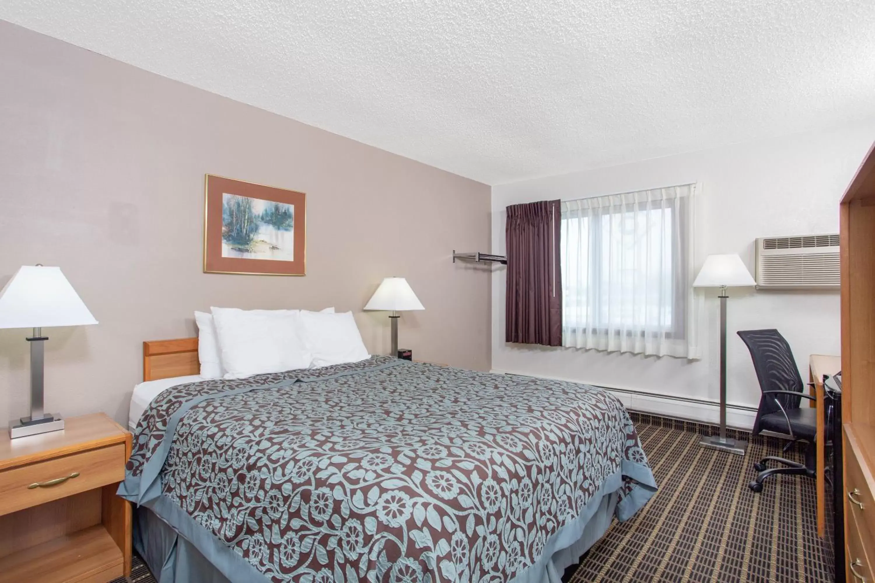 Queen Room in Days Inn by Wyndham Fond du Lac Queen Room in Days Inn by Wyndham Fond du Lac
