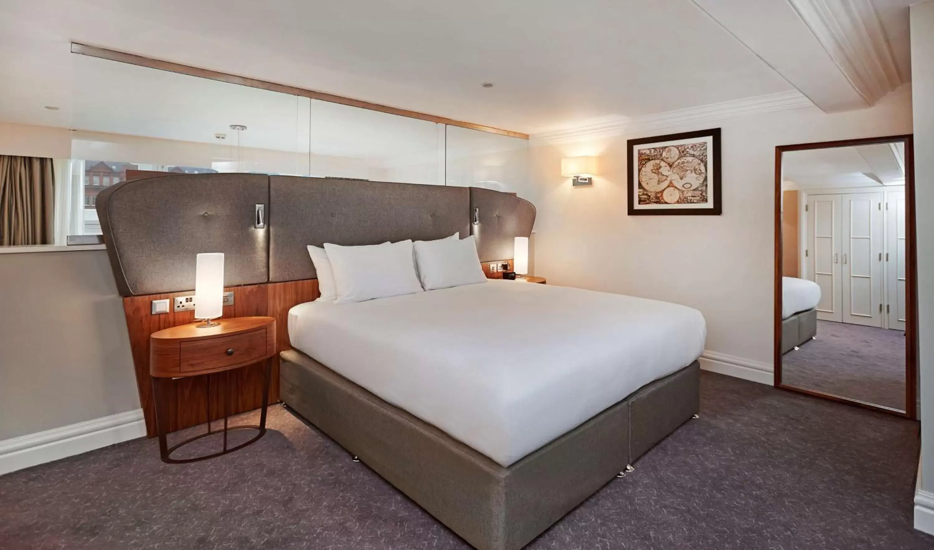 King Suite in DoubleTree by Hilton Hotel & Spa Liverpool King Suite in DoubleTree by Hilton Hotel & Spa Liverpool