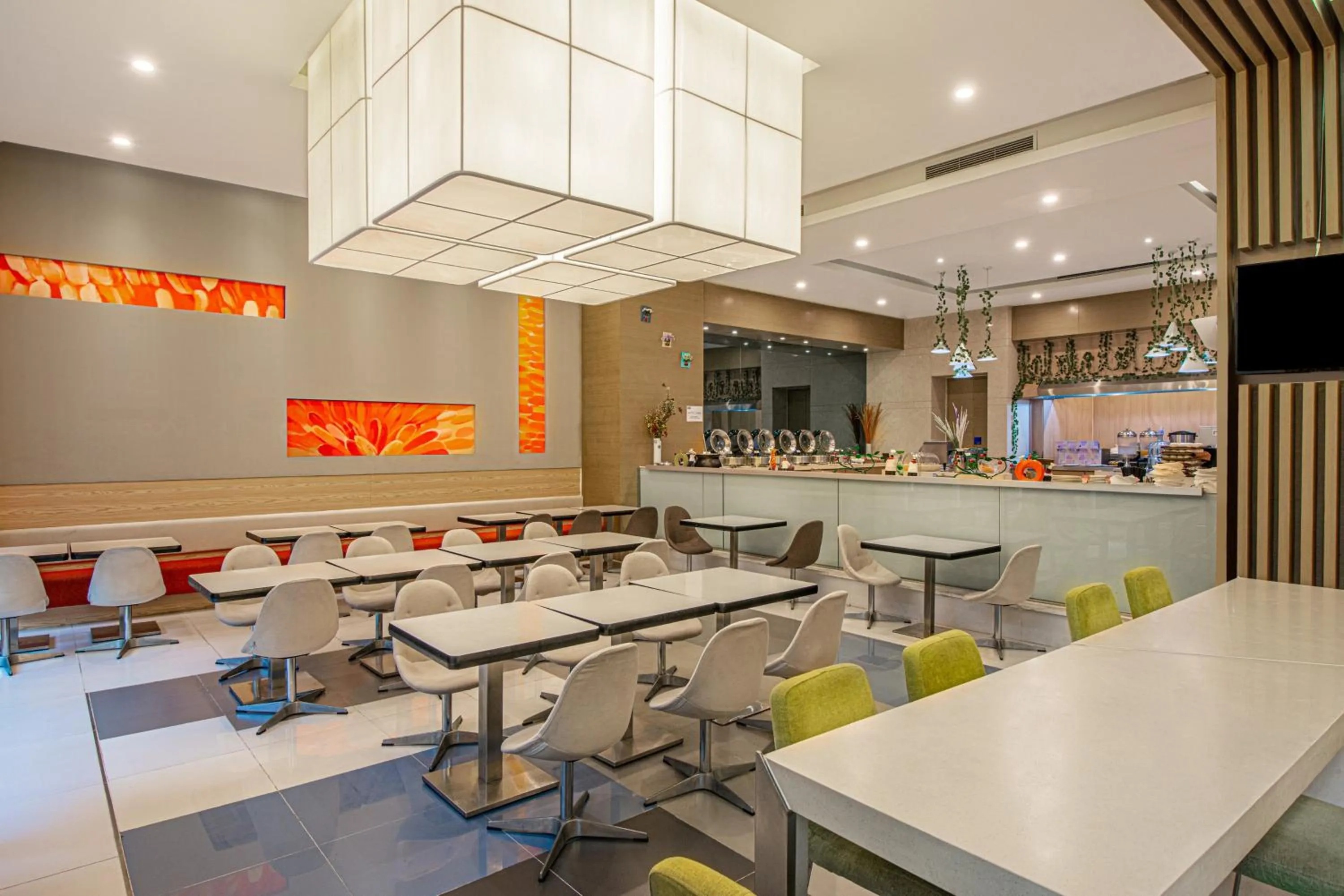 Restaurant/places to eat in Holiday Inn Express Weihai Hi-Tech Zone by IHG