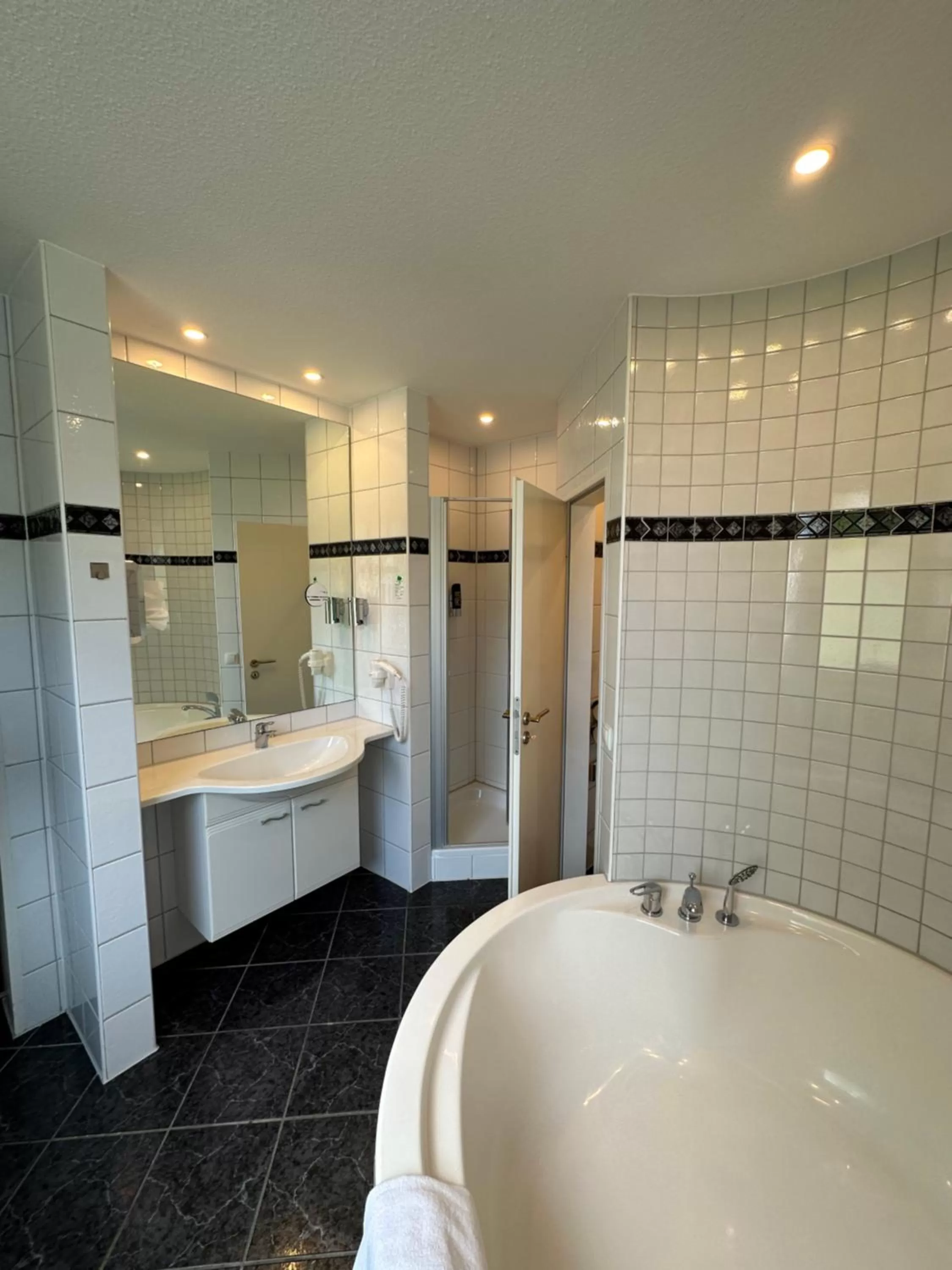 Shower in Nordseehotel Wilhelmshaven