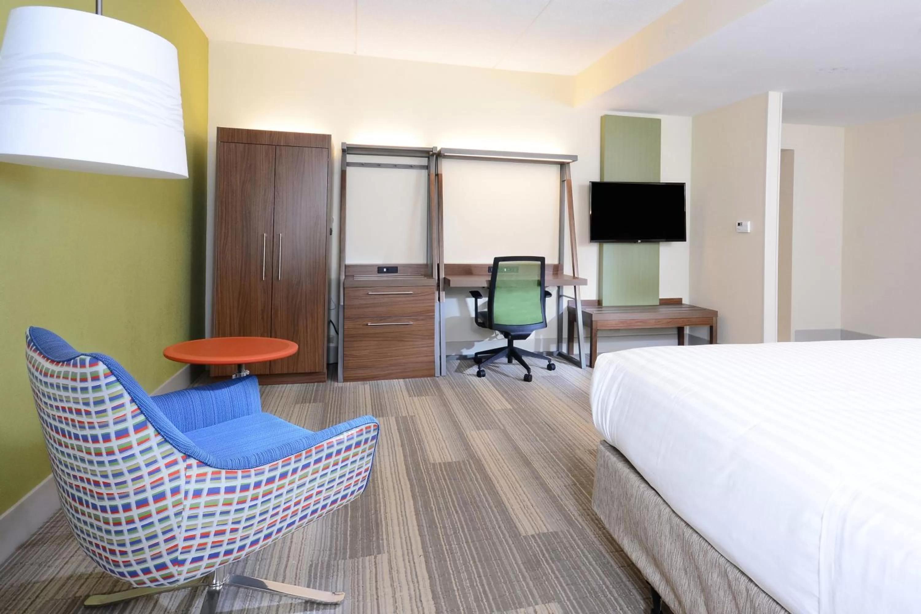 Bedroom, Bed in Holiday Inn Express & Suites Raleigh Durham Airport at RTP by IHG