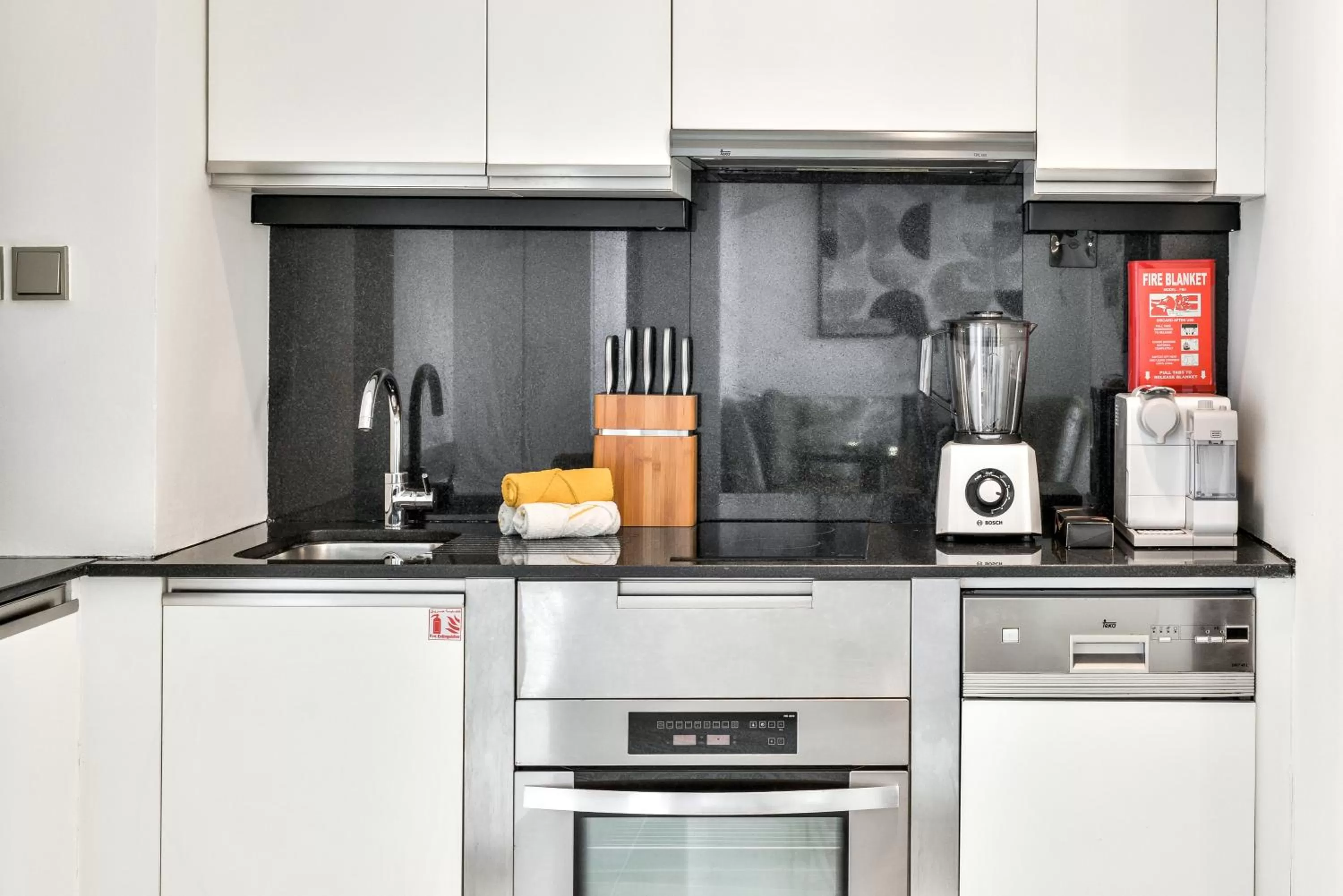 Kitchen or kitchenette in Emaar Residences Dubai Marina by Qstay - formerly Address Dubai Marina