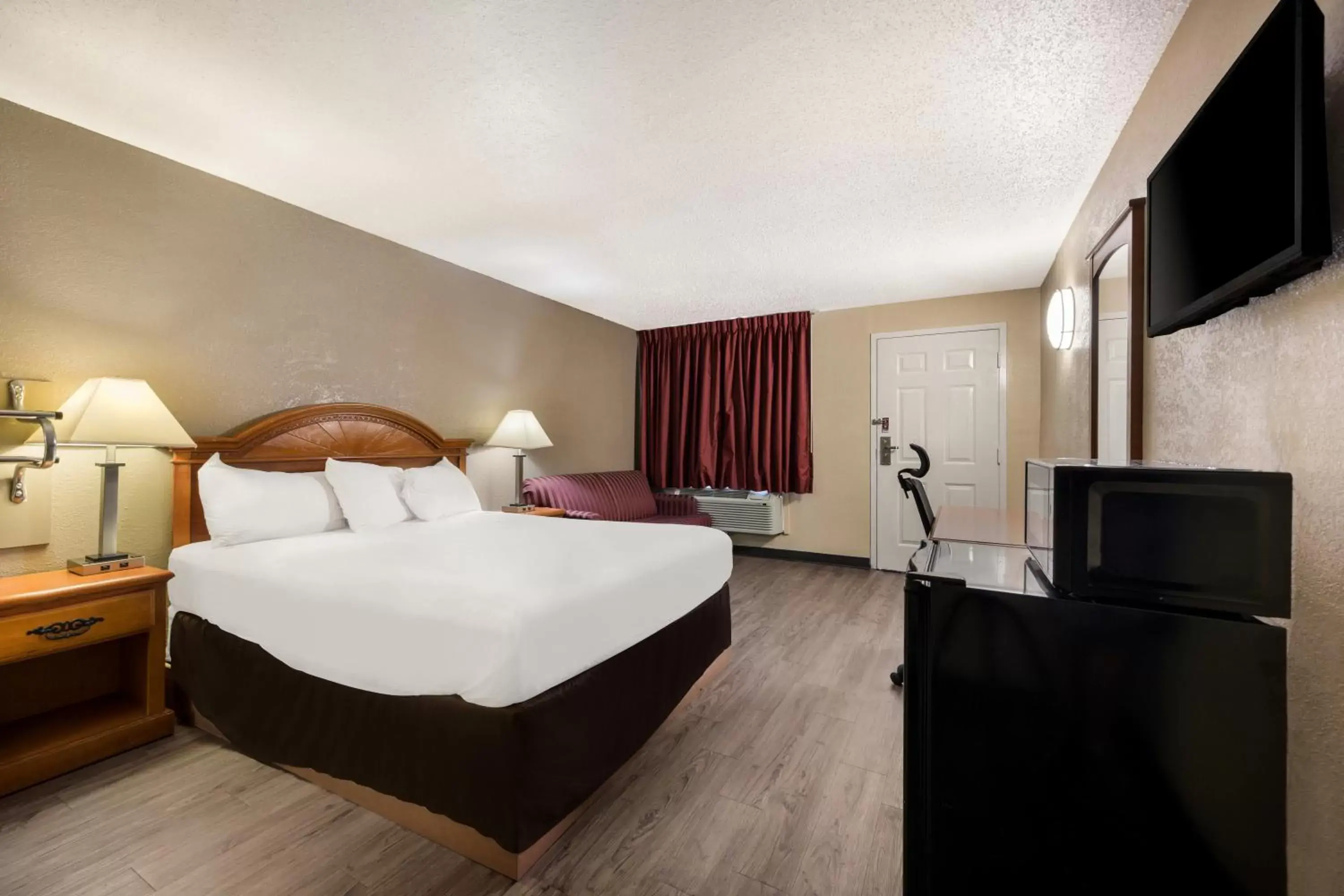 Queen Room - Disability Access in Knights Inn College Station Queen Room - Disability Access in Knights Inn College Station