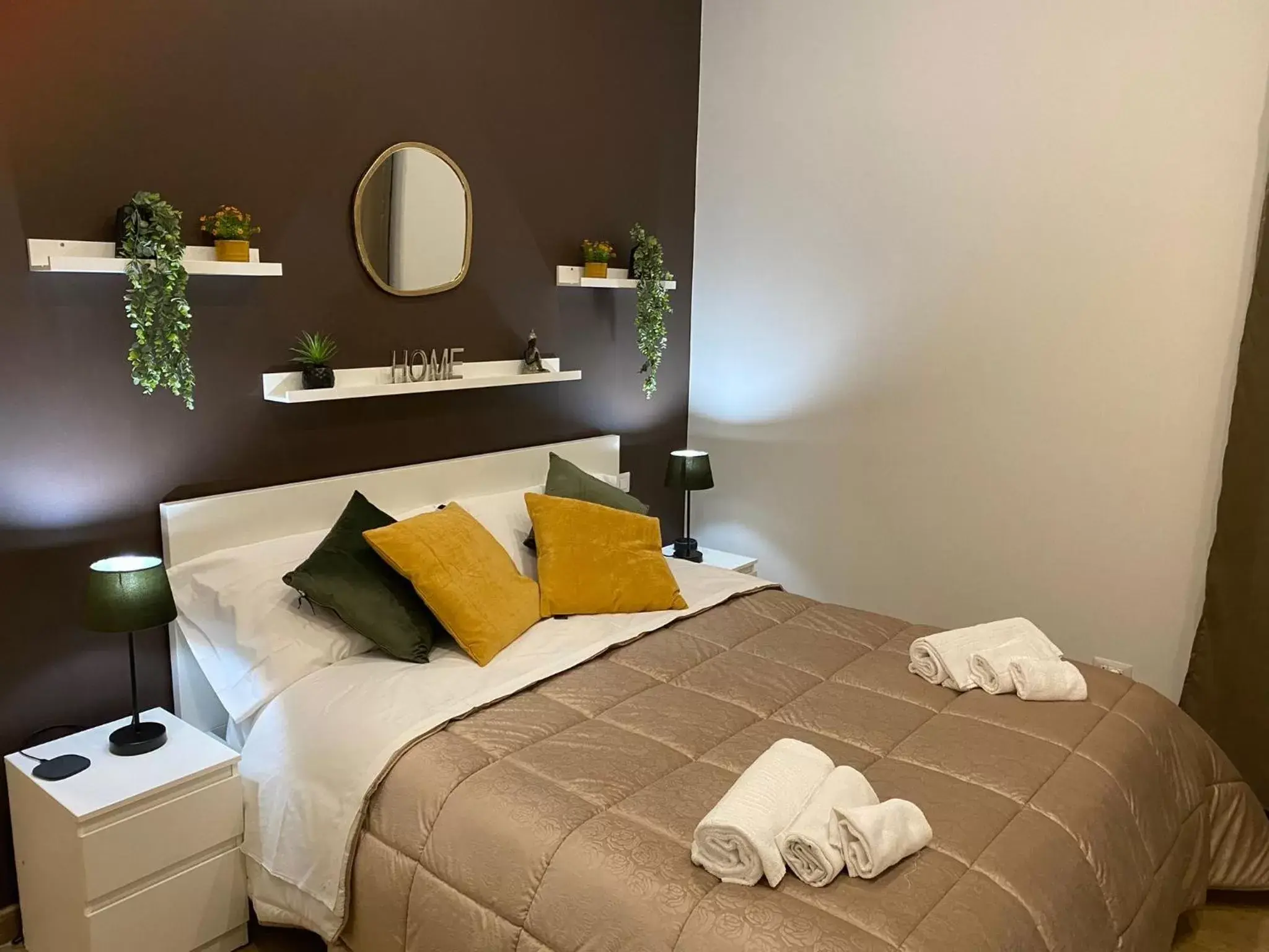 Large Double Room in Via Piave 82 Large Double Room in Via Piave 82