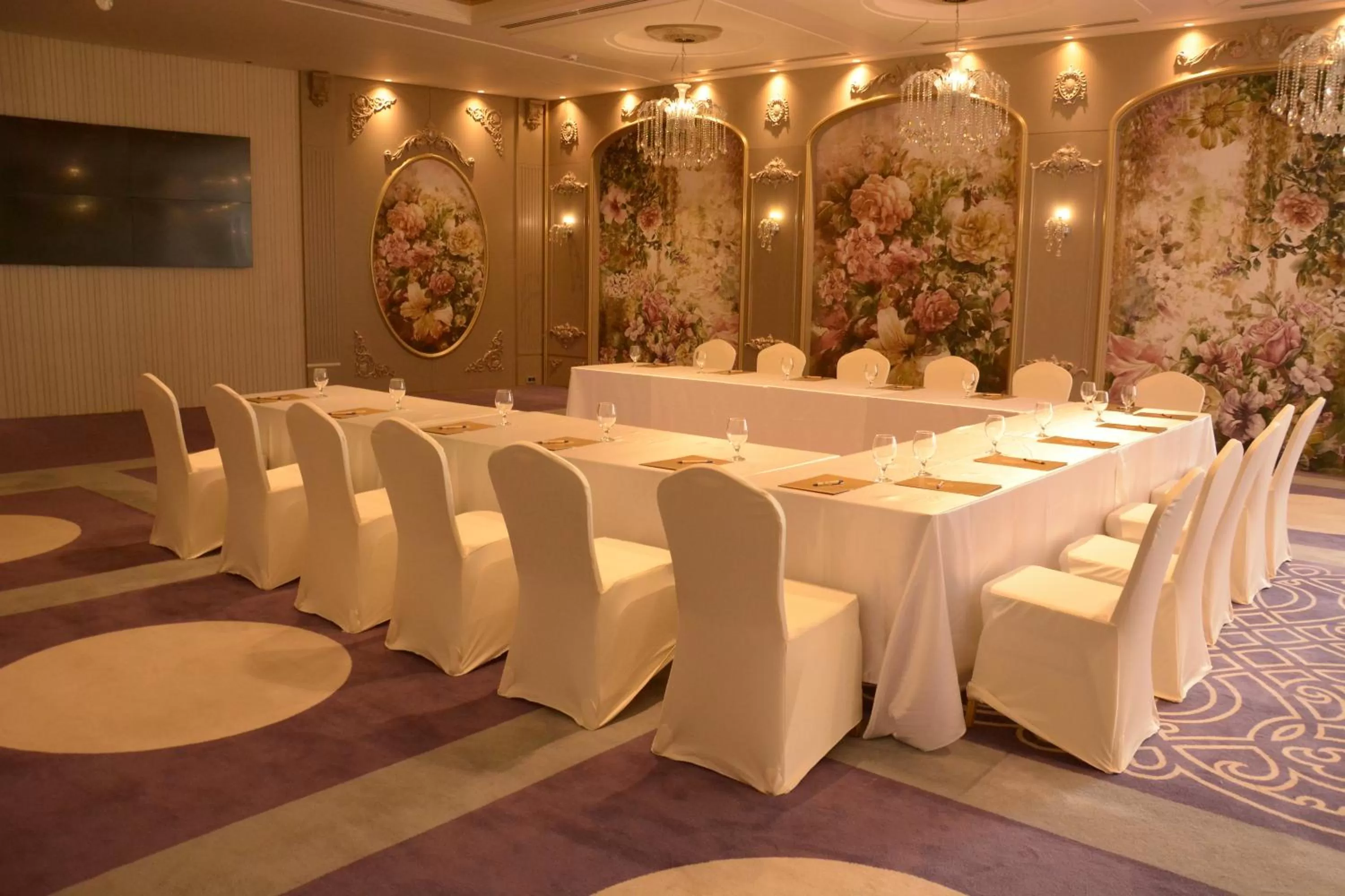 Meeting/conference room in Harir Palace Hotel