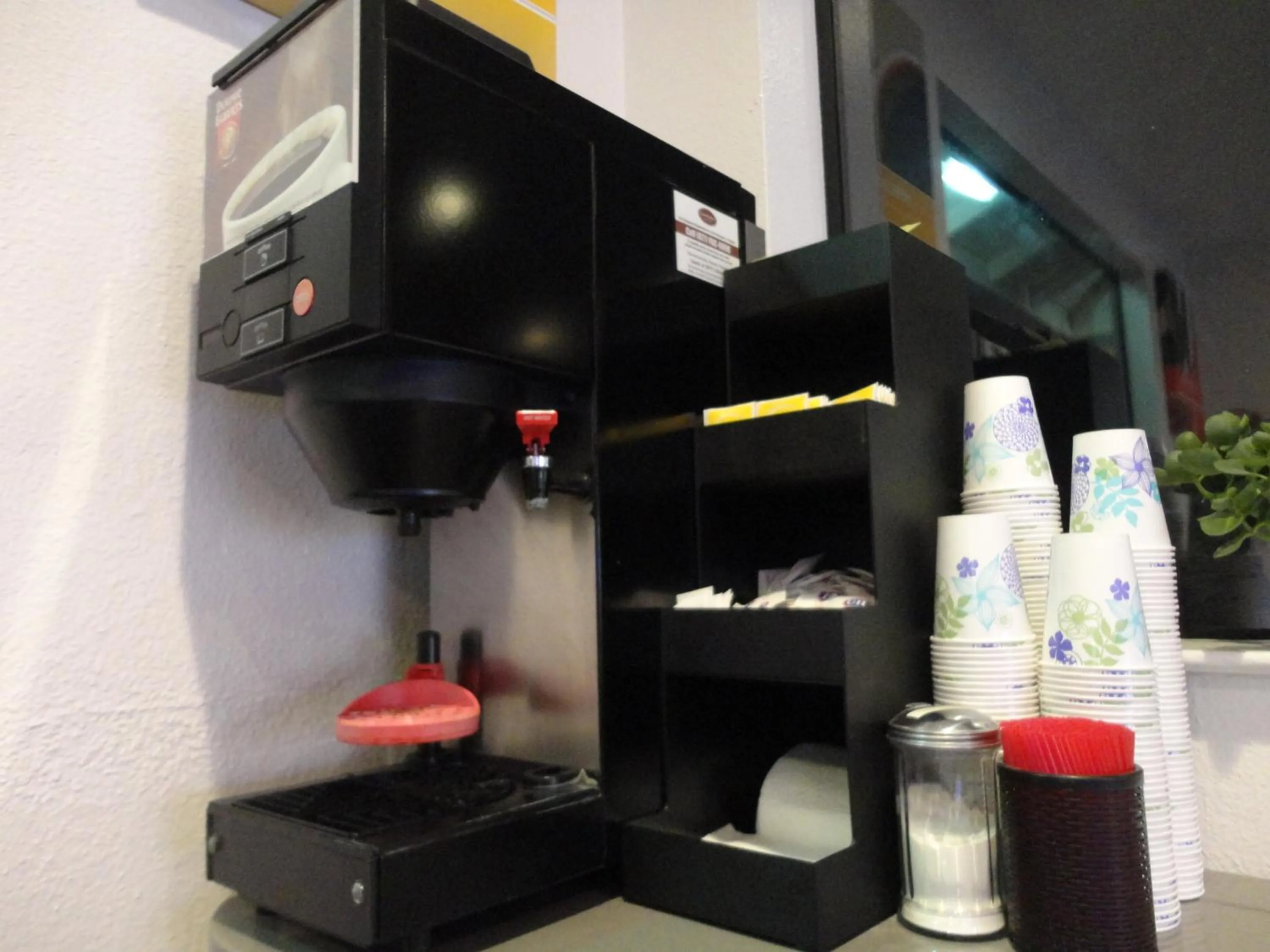 Drinks, Coffee/Tea Facilities in Motel 6 - Downtown Monterey