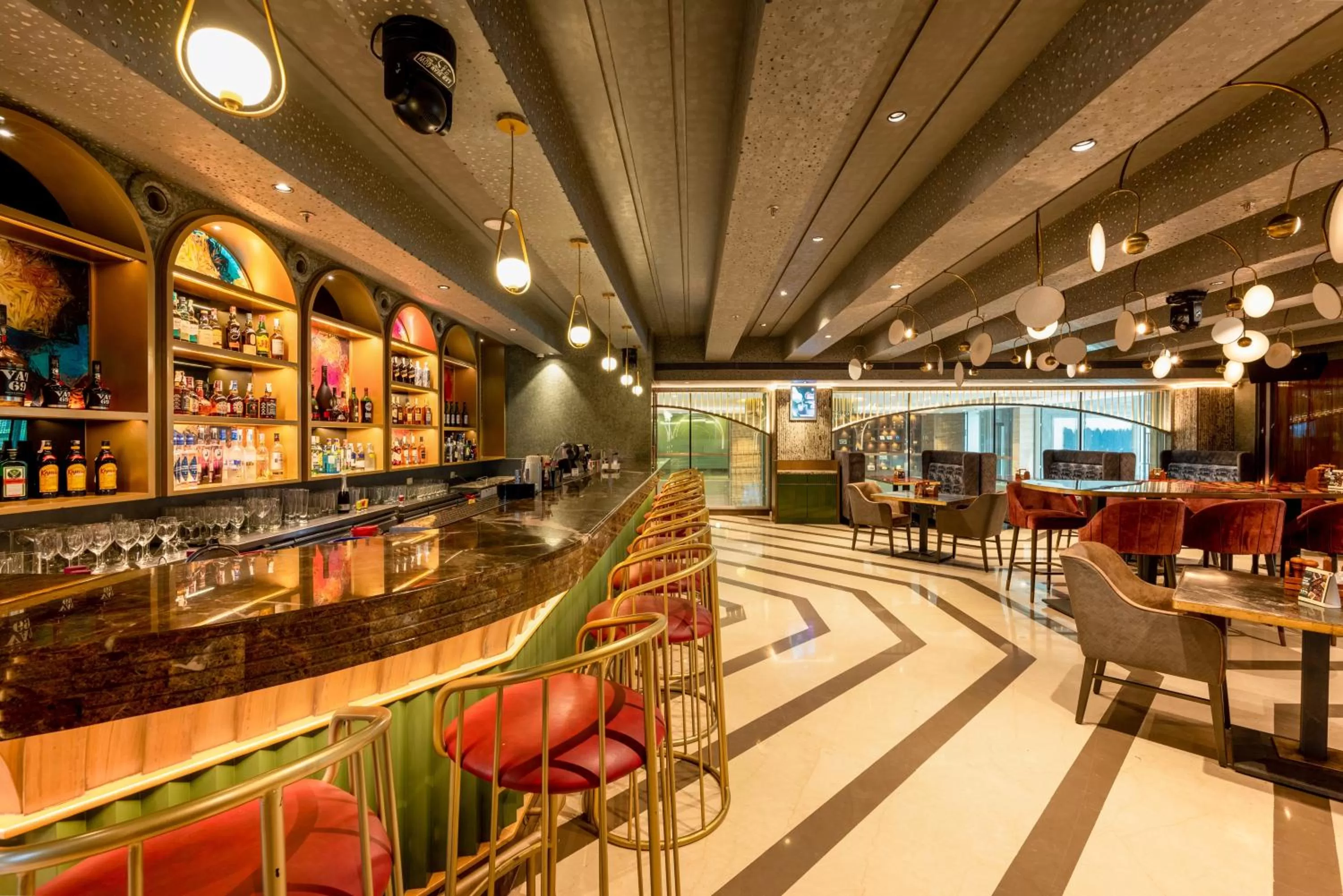 Restaurant/places to eat in Express Inn The Business Luxury Hotel