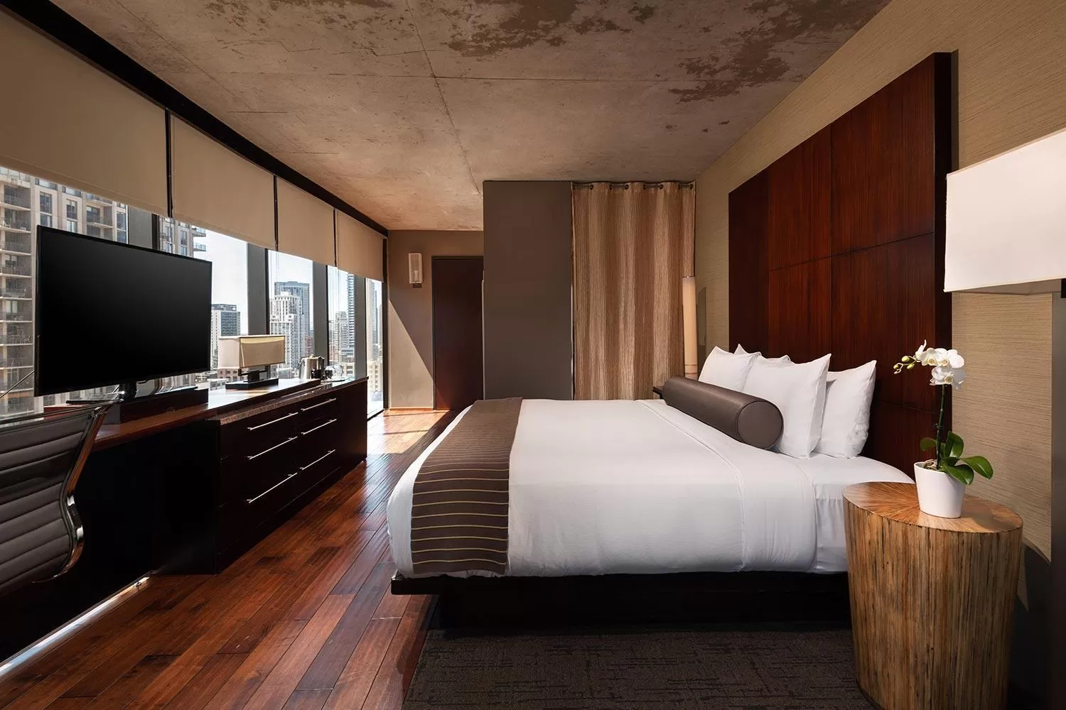 Photo of the whole room, Bed in Eurostars Magnificent Mile