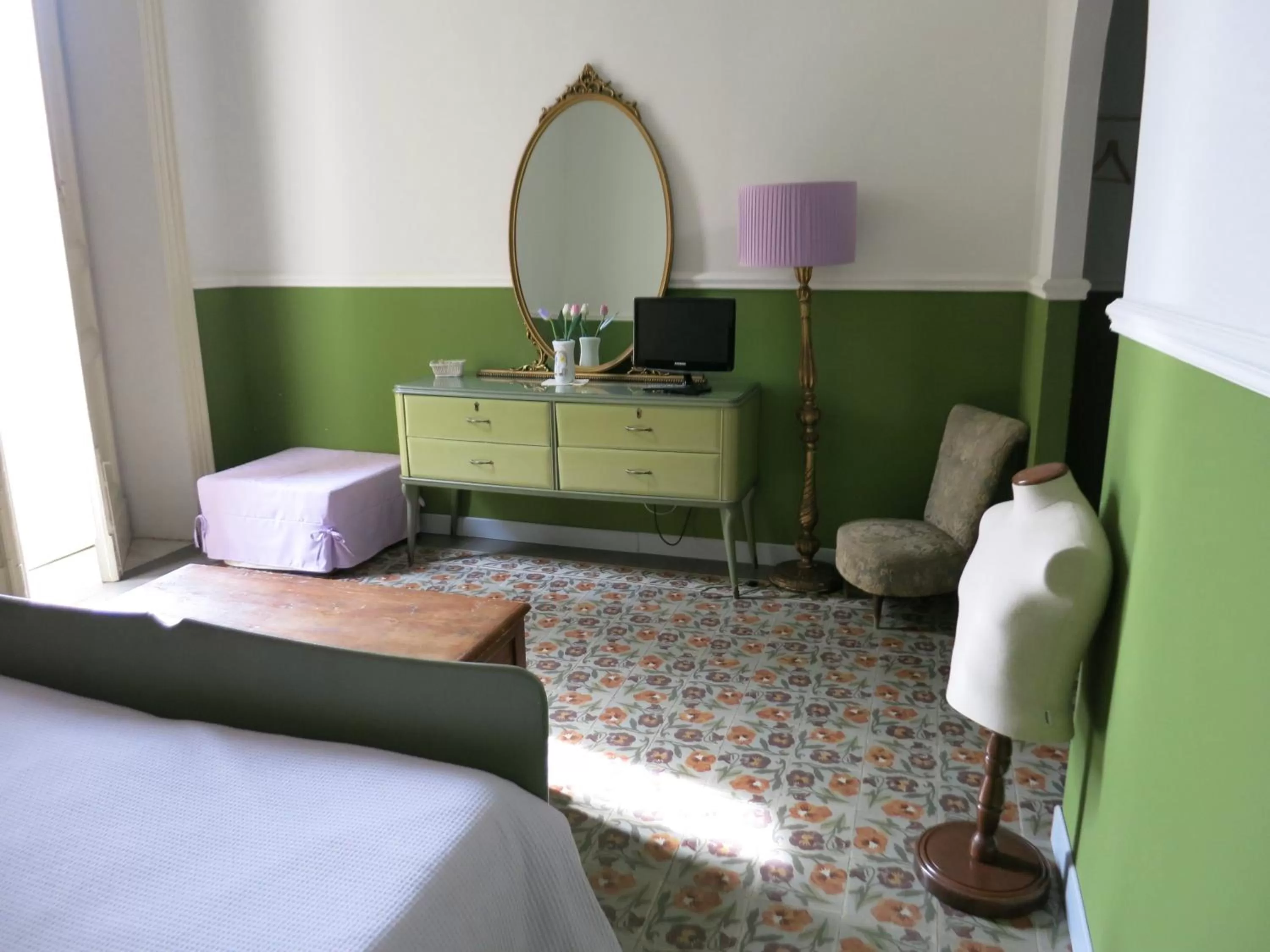 Photo of the whole room, Bed in Maison Decò