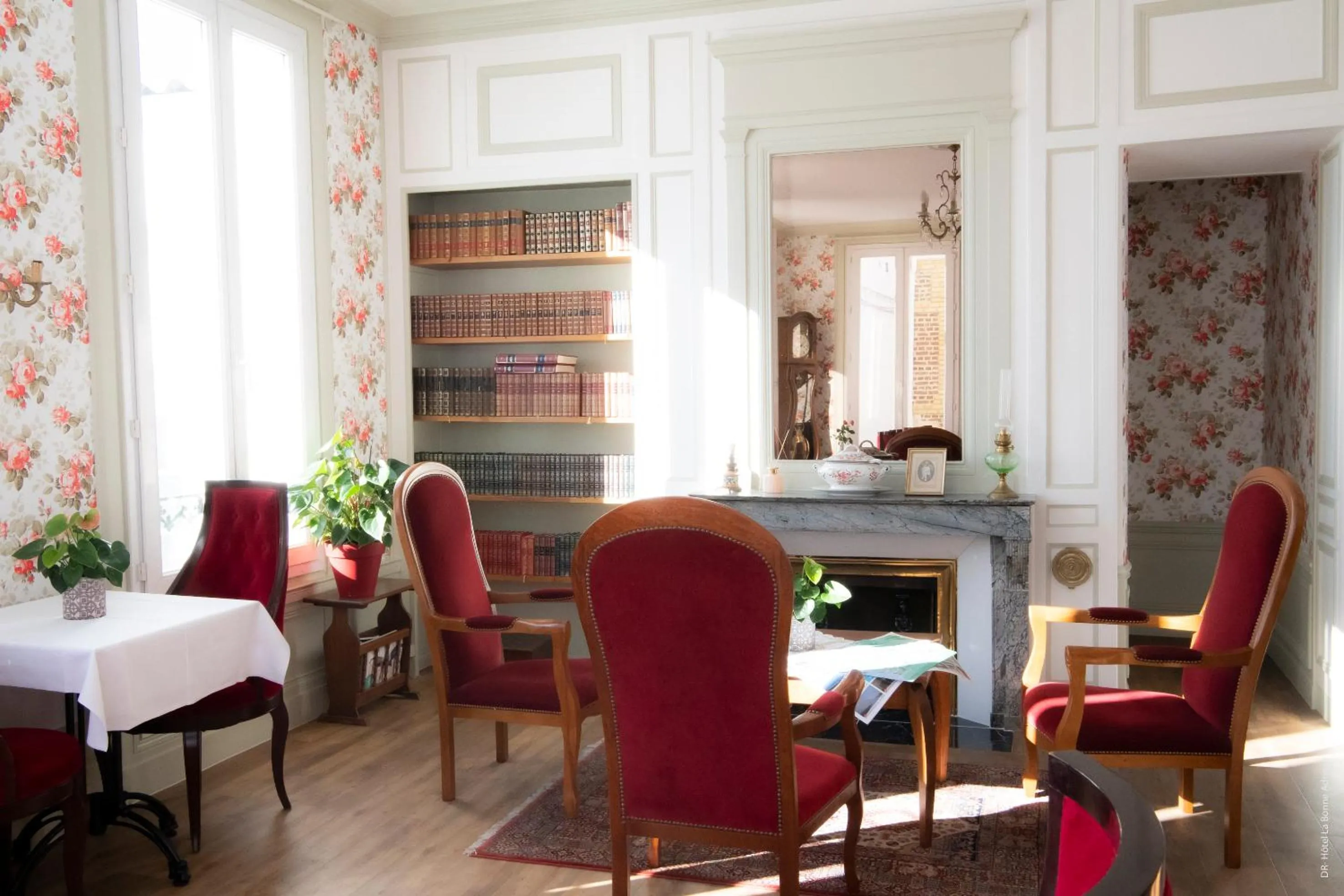 Breakfast in Hotel de Charme La Bonne Adresse - Logis hotels