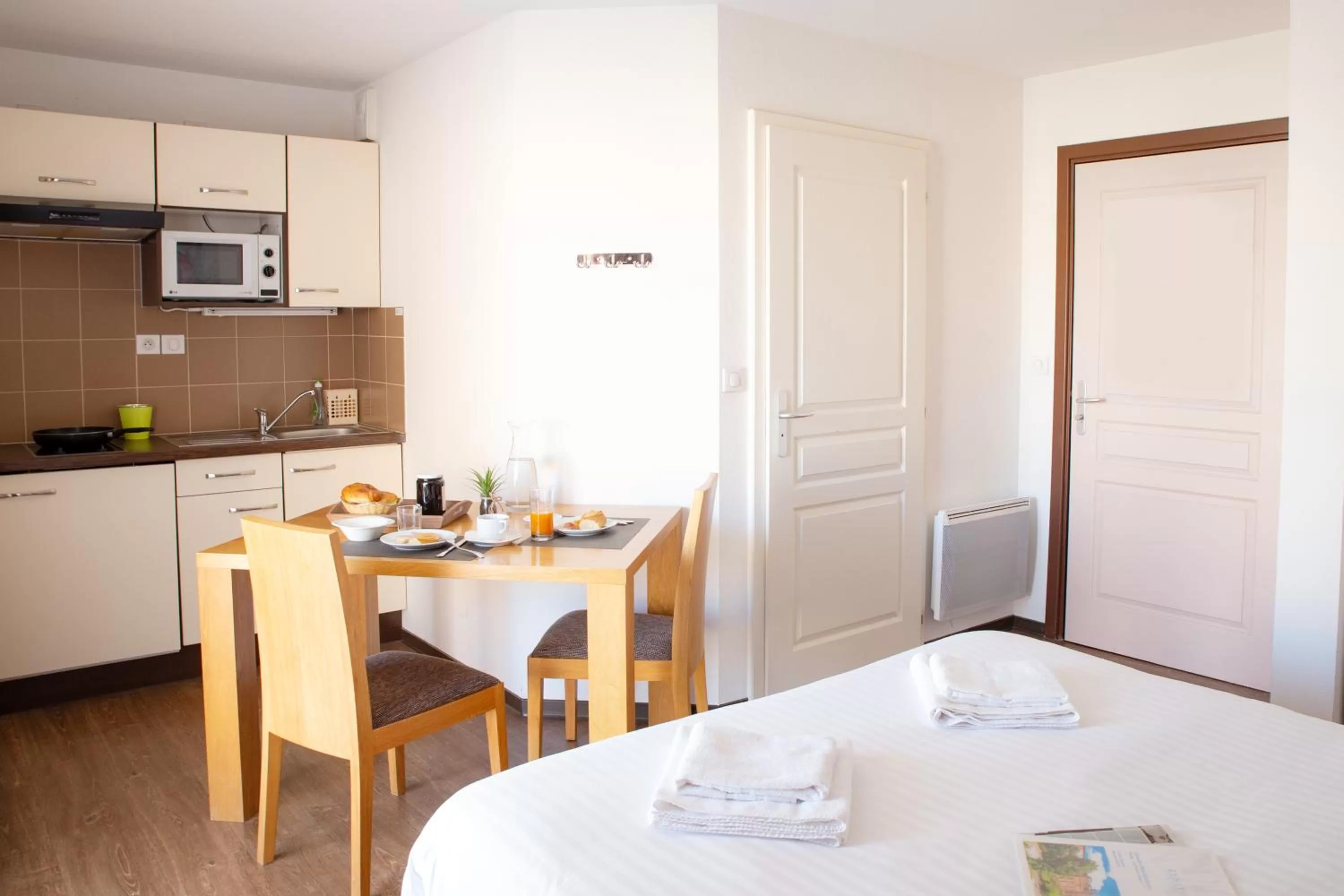 Kitchen or kitchenette in Comfort Aparthotel Mutzig Portes d'Alsace