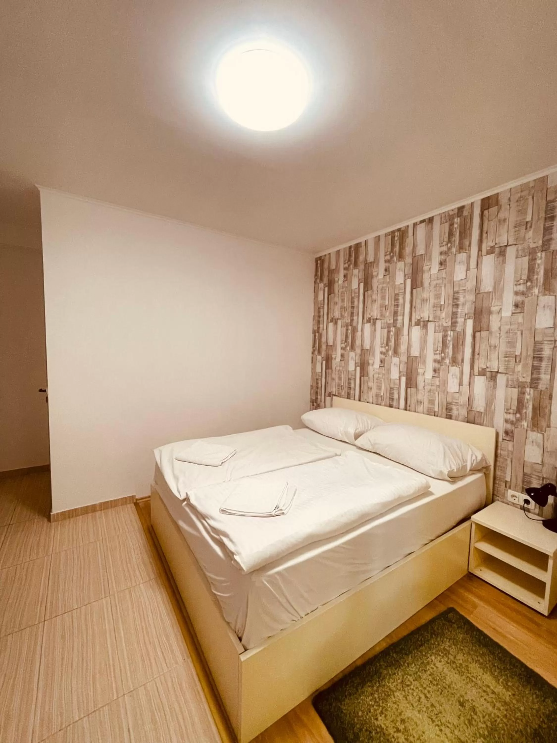 Bedroom, Bed in Easy Star Hotel