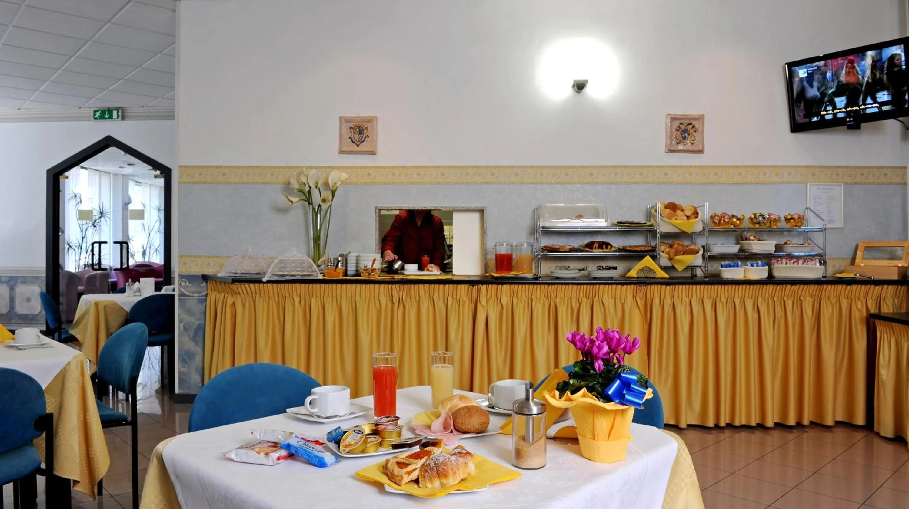 Buffet breakfast in Tuscia Hotel