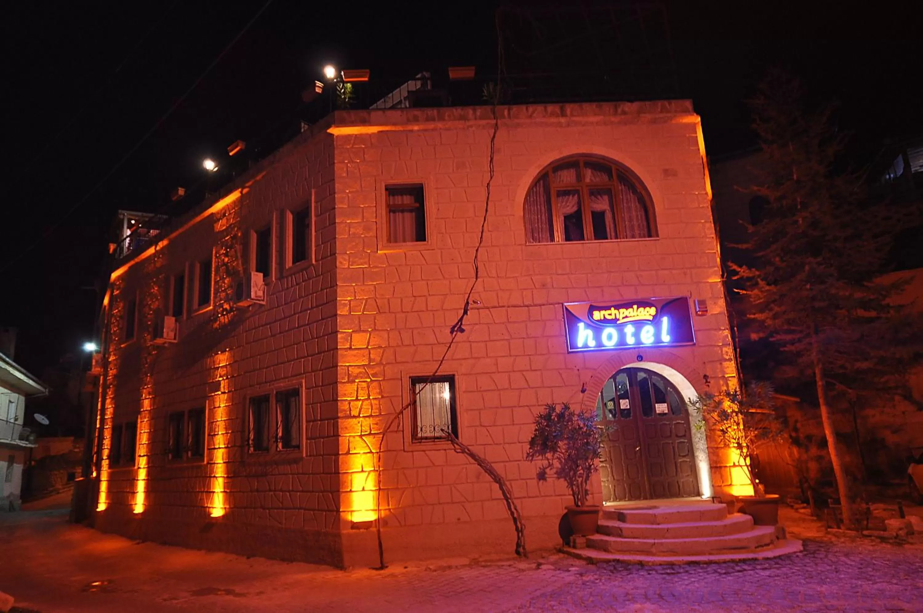 Facade/entrance in Arch Palace