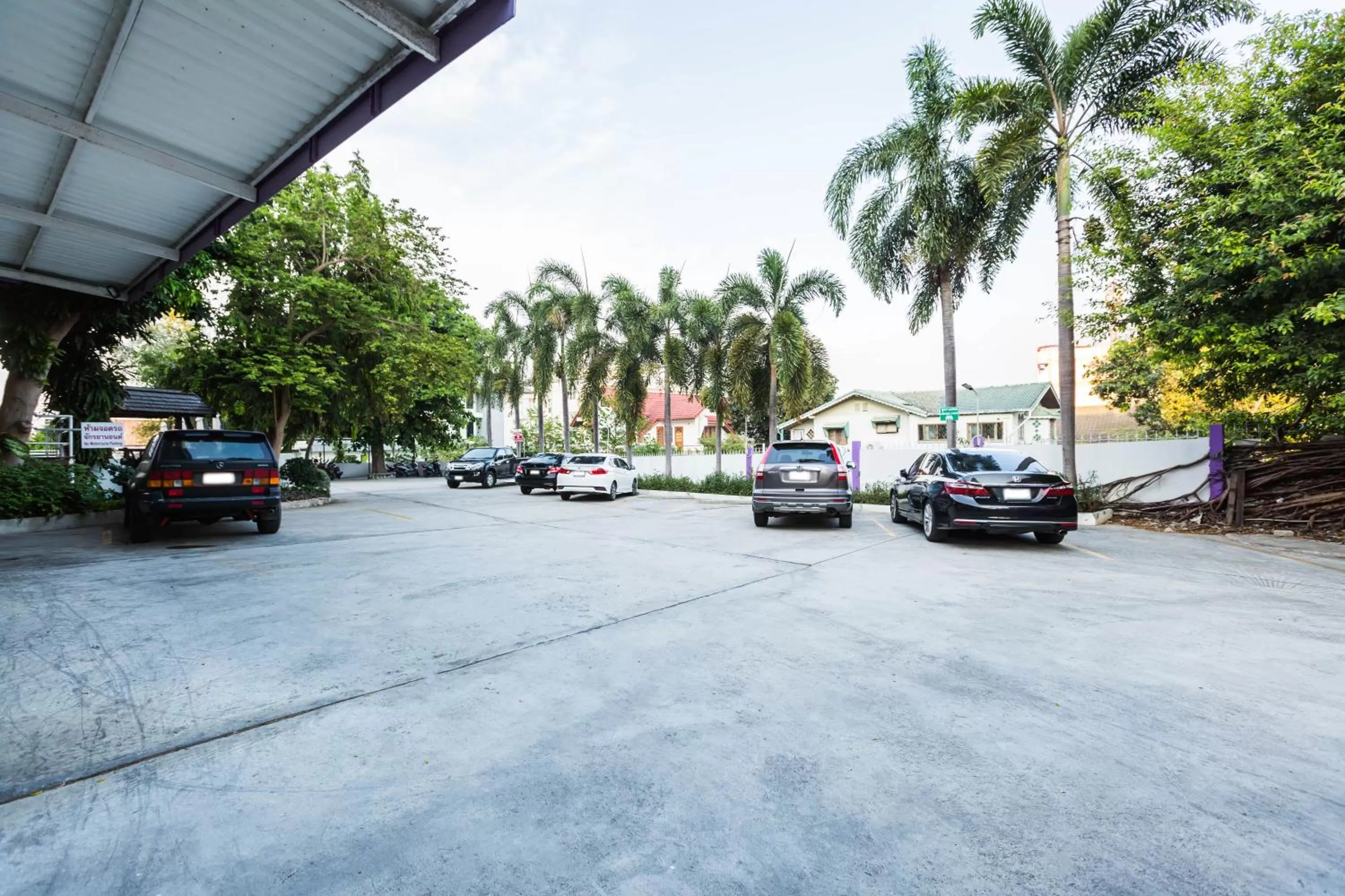 Parking in Hotel Zing