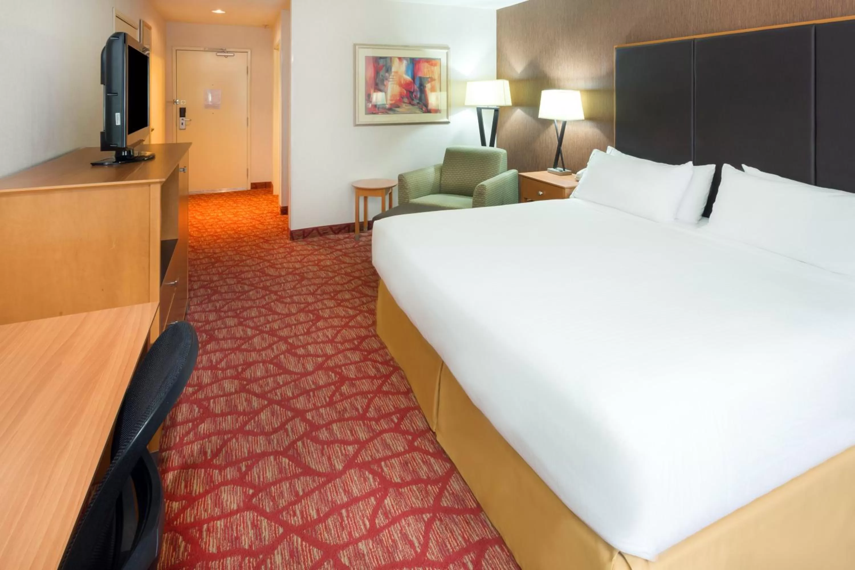 Photo of the whole room, Bed in Holiday Inn Express Grants Pass by IHG