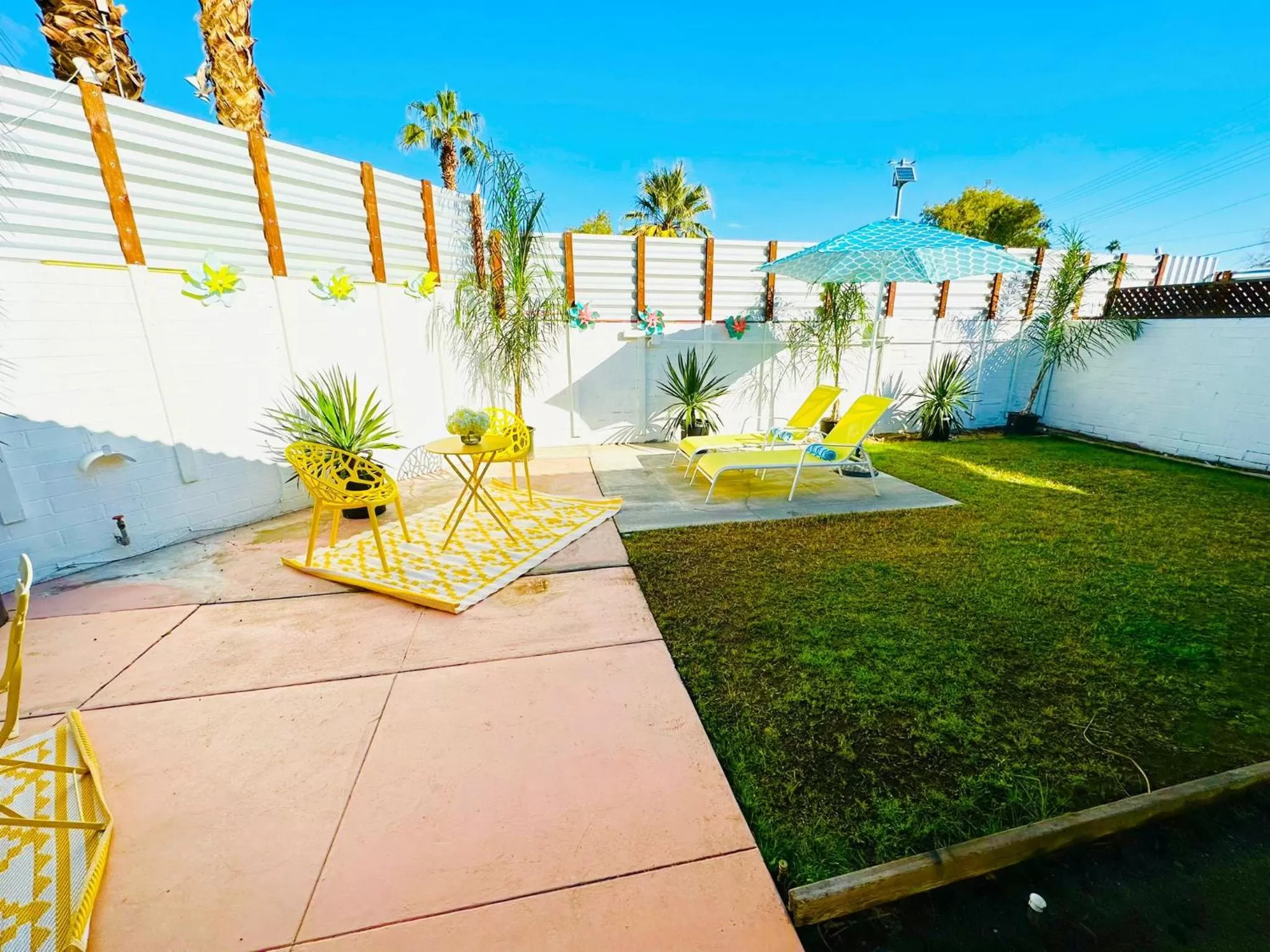 Patio in A PLACE IN THE SUN Hotel - ADULTS ONLY Big Units, 24h Heated Pool & Spa in 1 Acre Park Prime Location, DOG Friendly, TOP Midcentury Modern Boutique Hotel