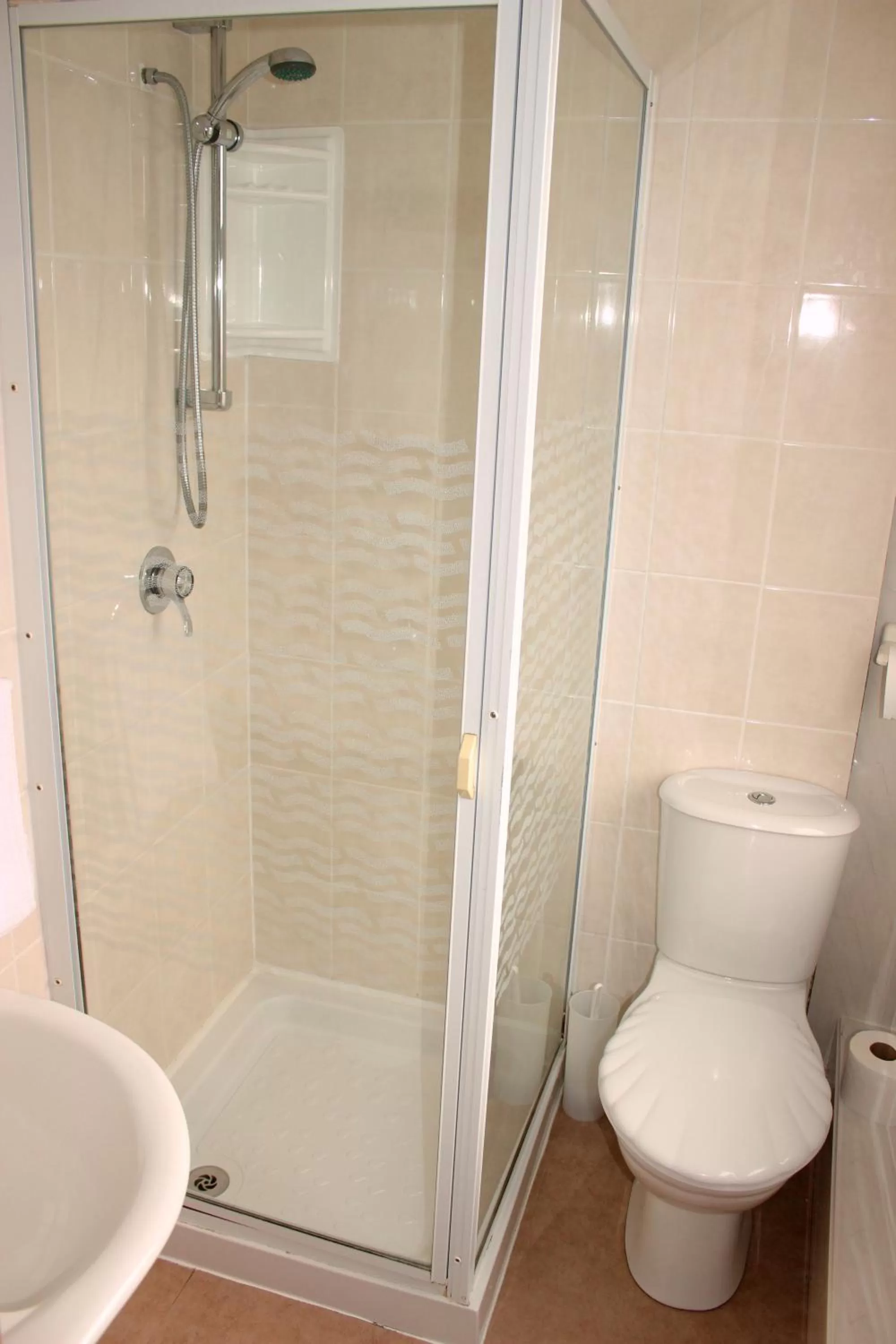 Bathroom in The Colwyn Hotel - near Pleasure Beach