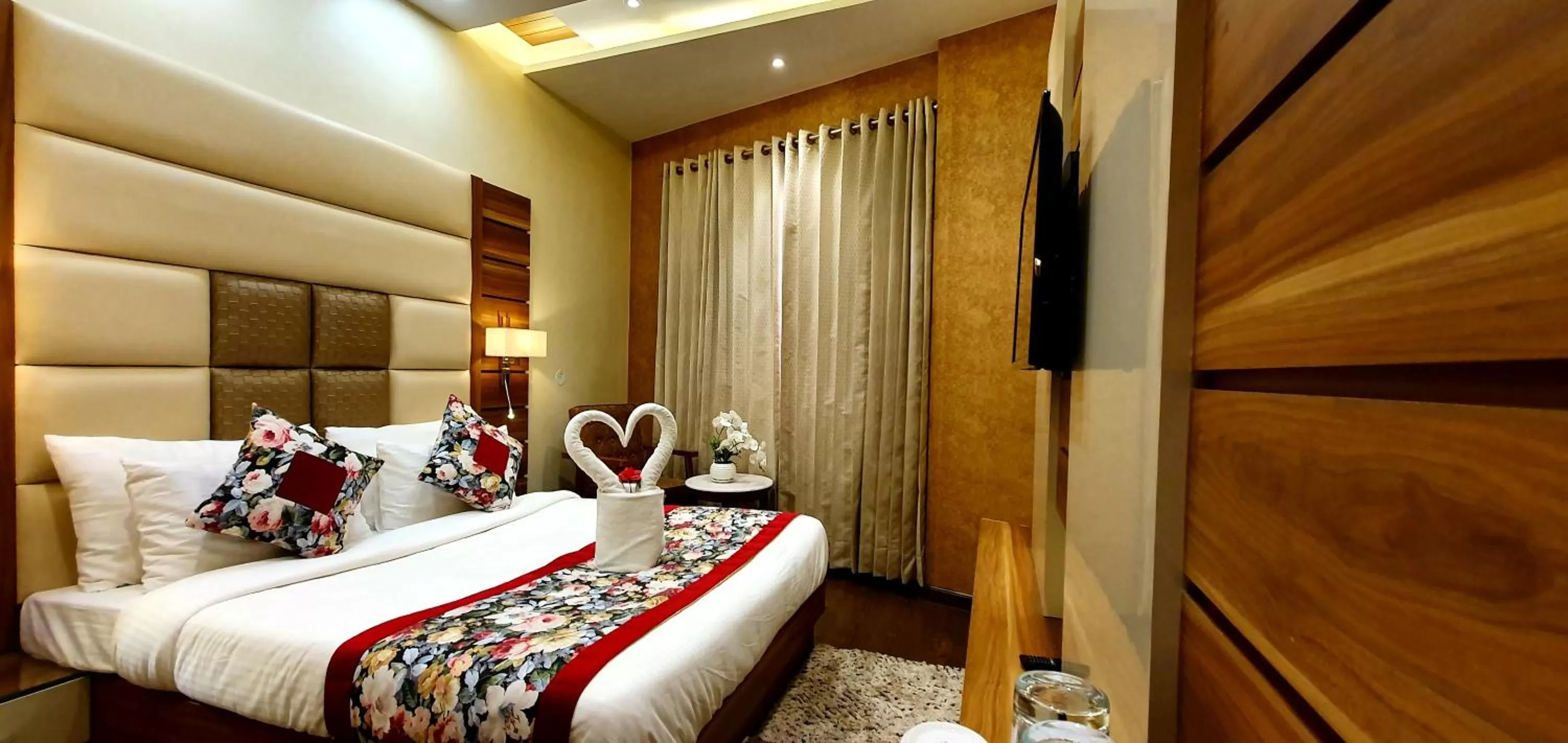 Bed in Hotel Makhan Residency