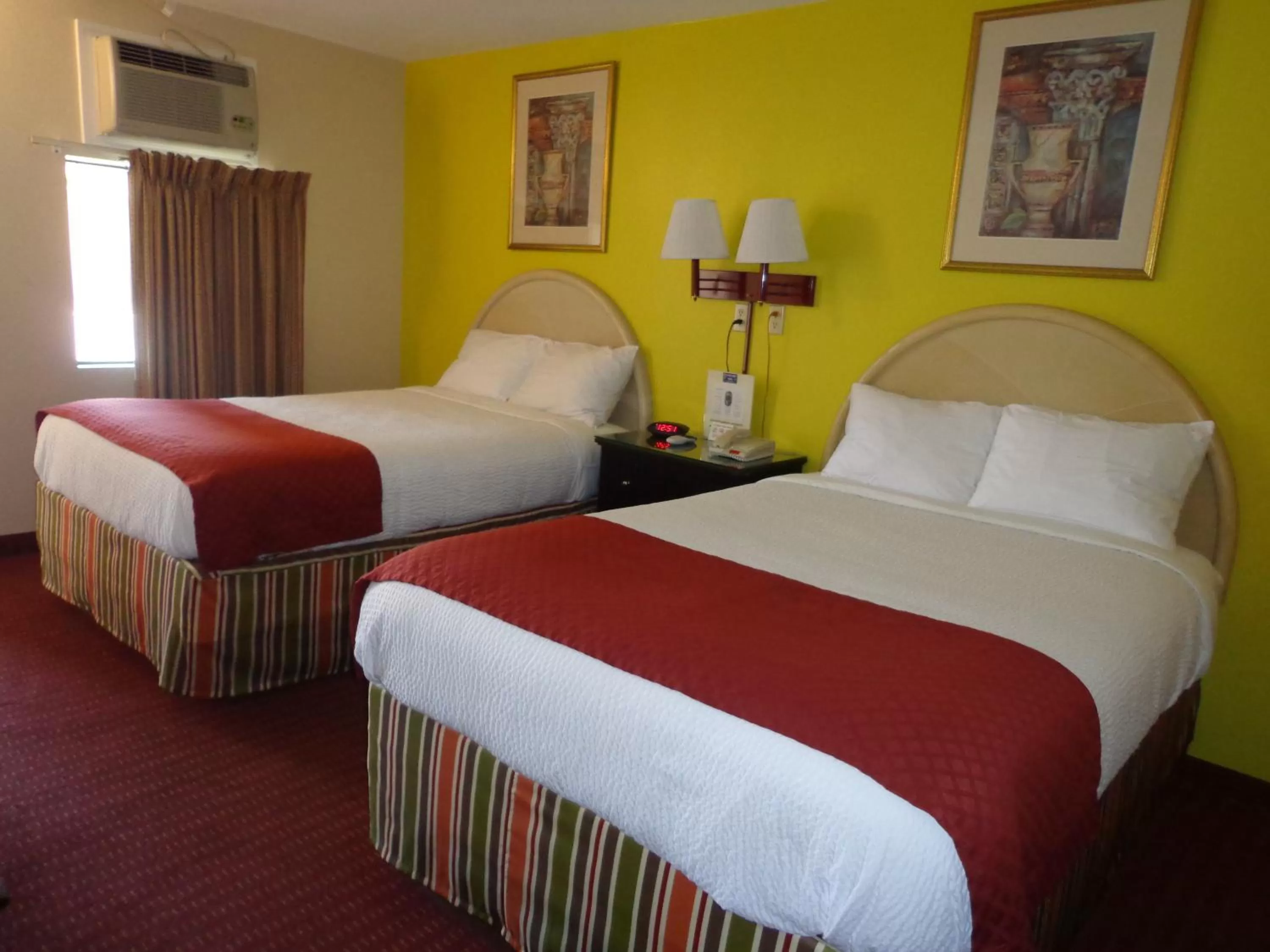 Bedroom, Bed in Economy Inn Express Warren