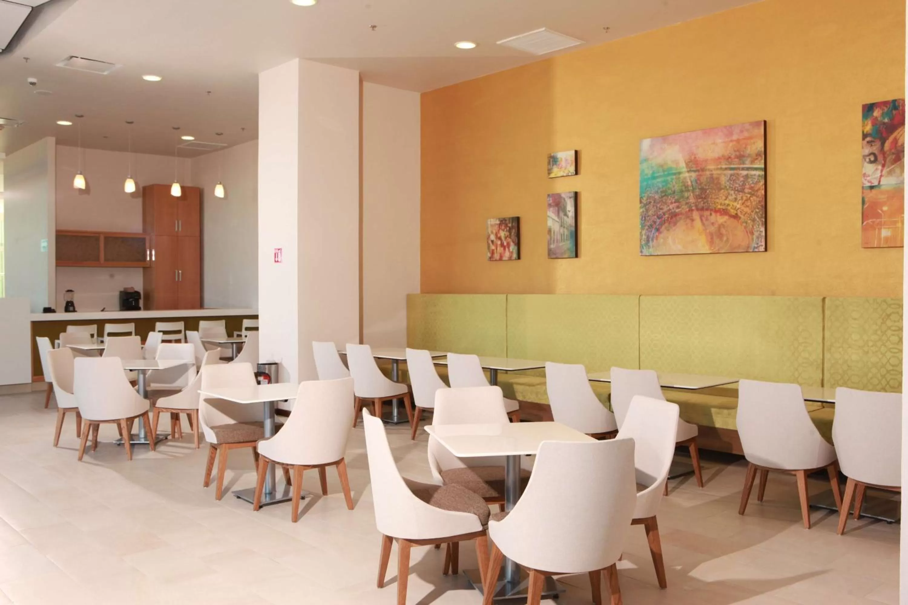 Dining area in Hampton Inn & Suites by Hilton Aguascalientes Aeropuerto
