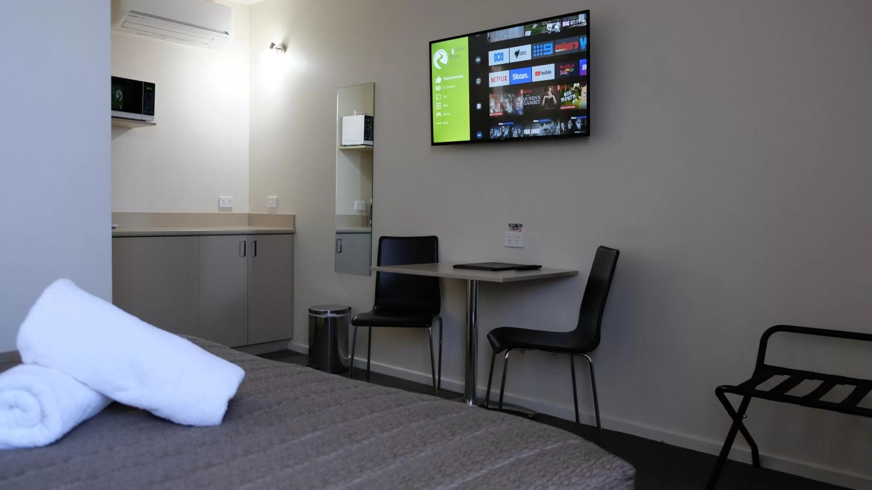 TV and multimedia, Bed in Loddon River Motel Kerang
