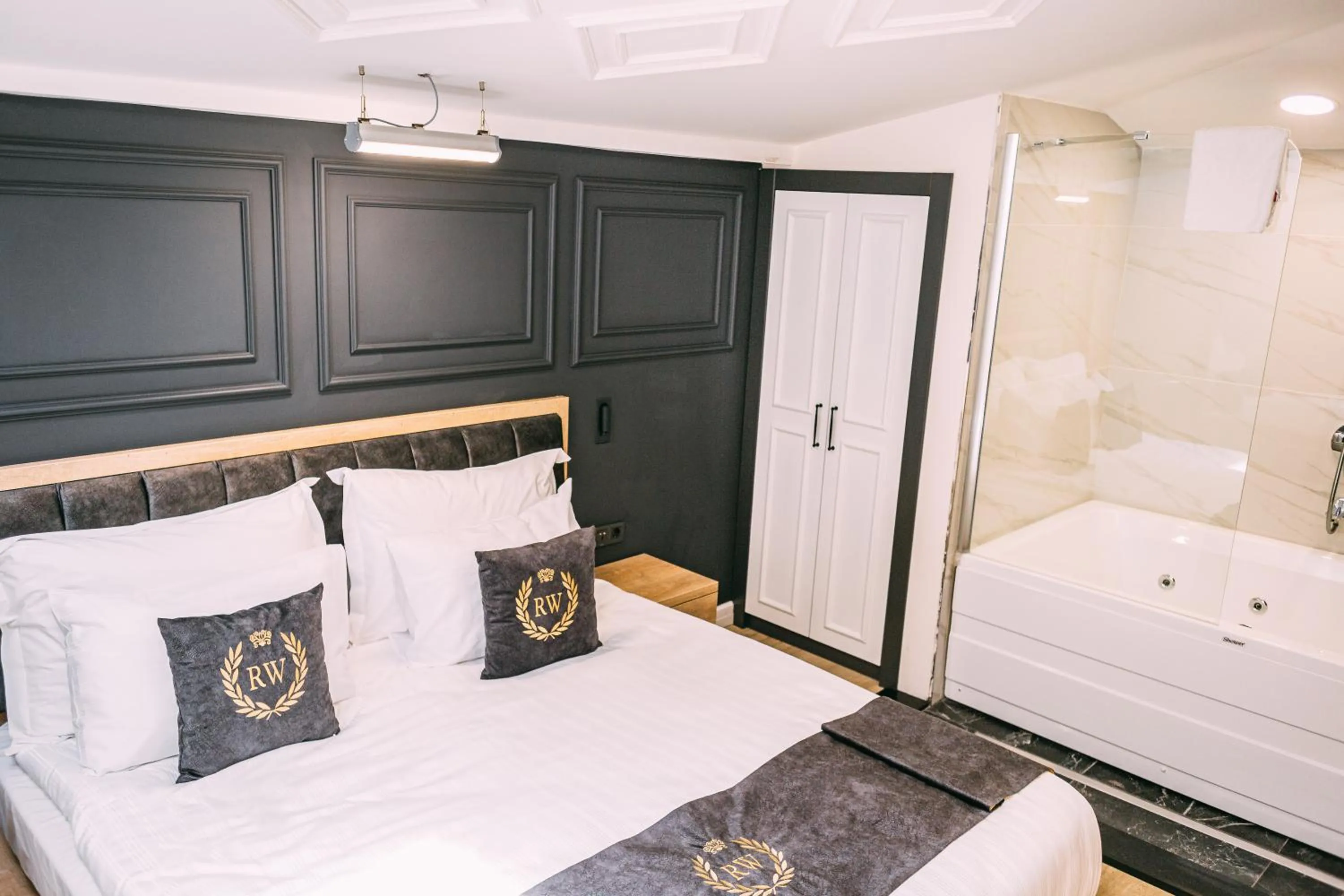 Bed in RW BOUTIQUE HOTEL