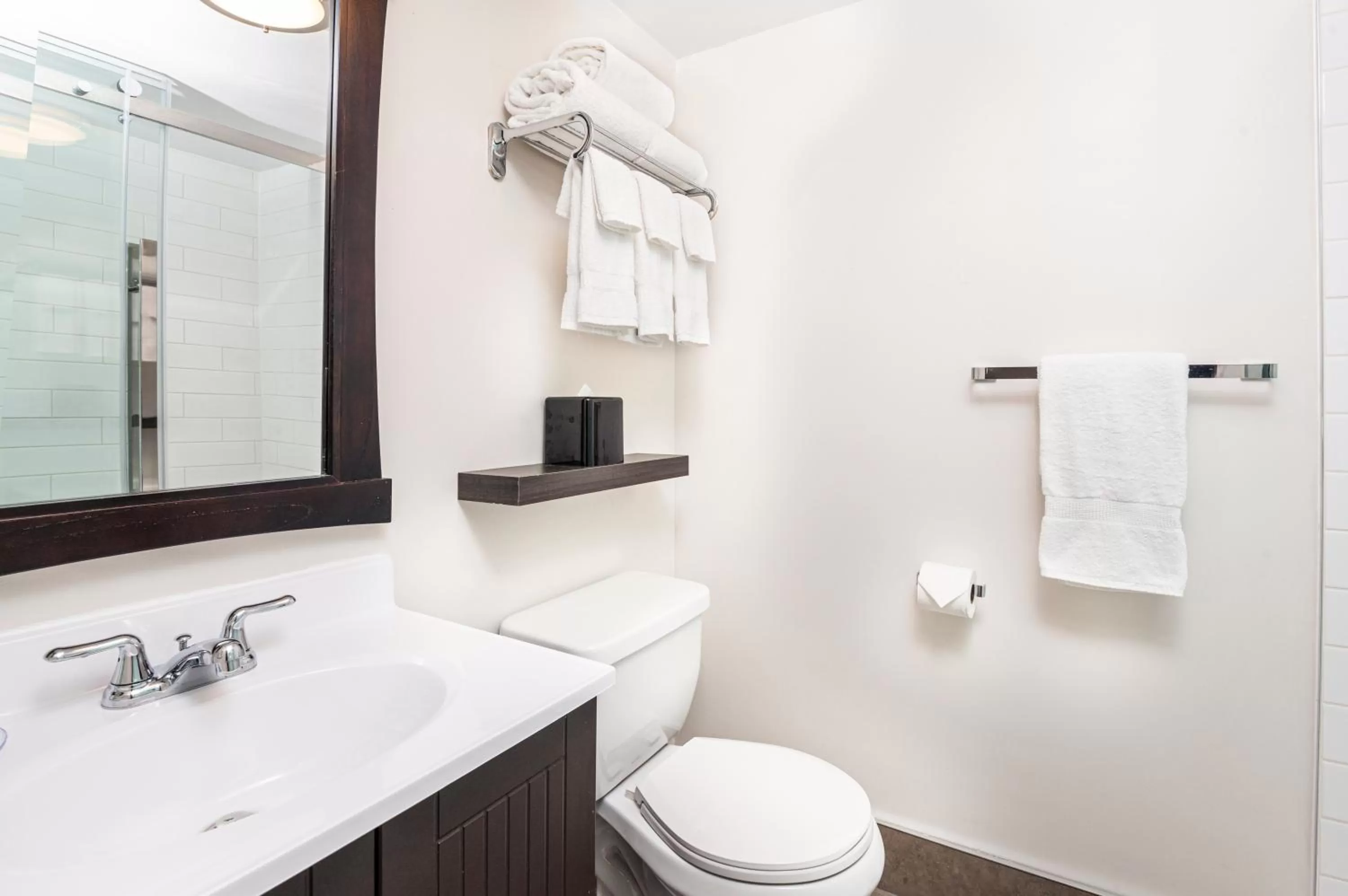 Bathroom in Quality Inn & Conference Centre Kingston Central