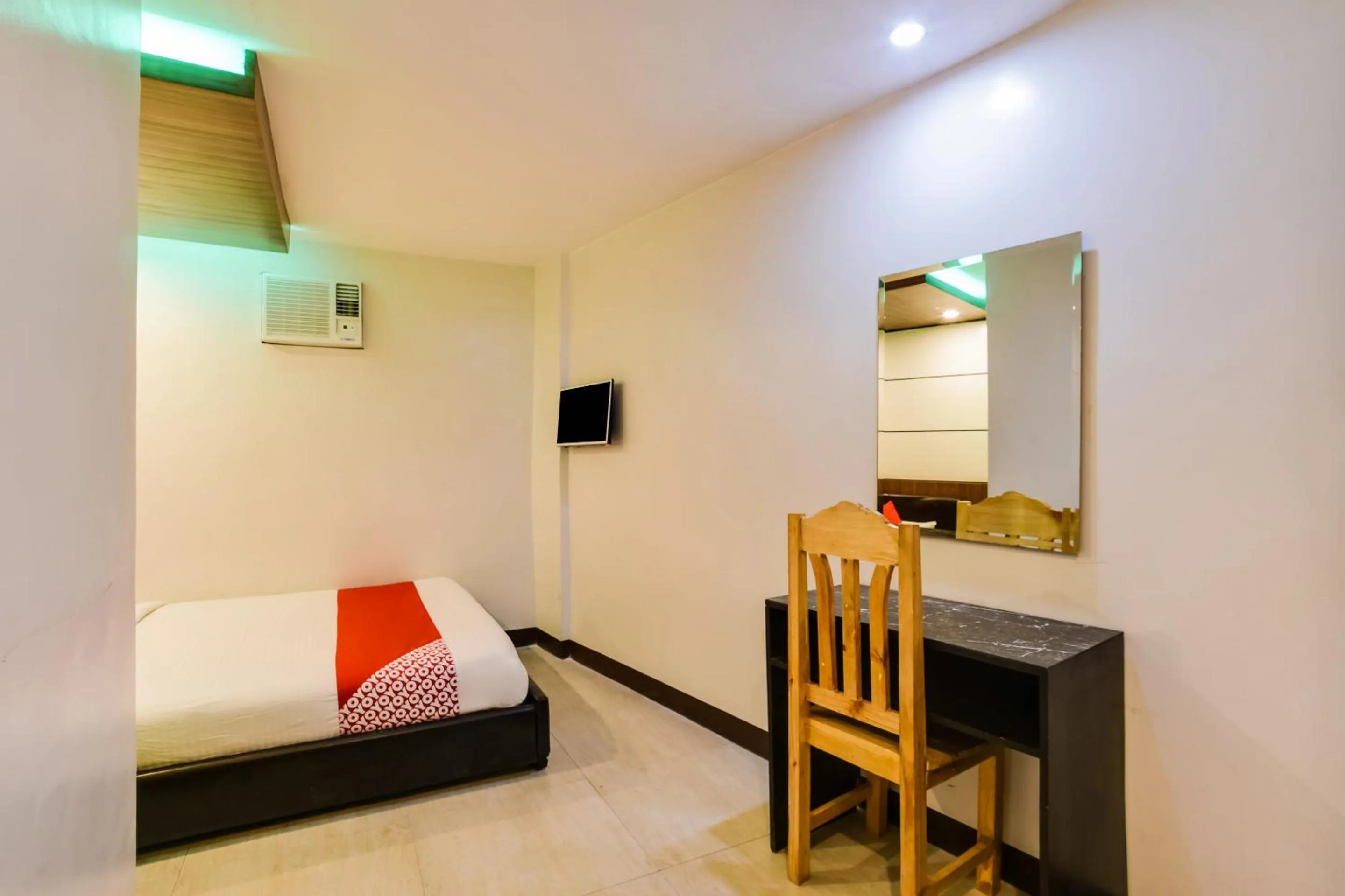 Photo of the whole room, Bed in OYO 473 Ranchotel Drive-in