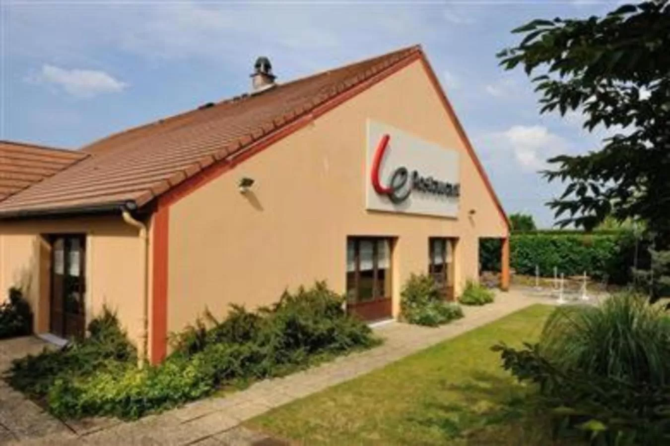 Property building in Campanile Moulins Avermes