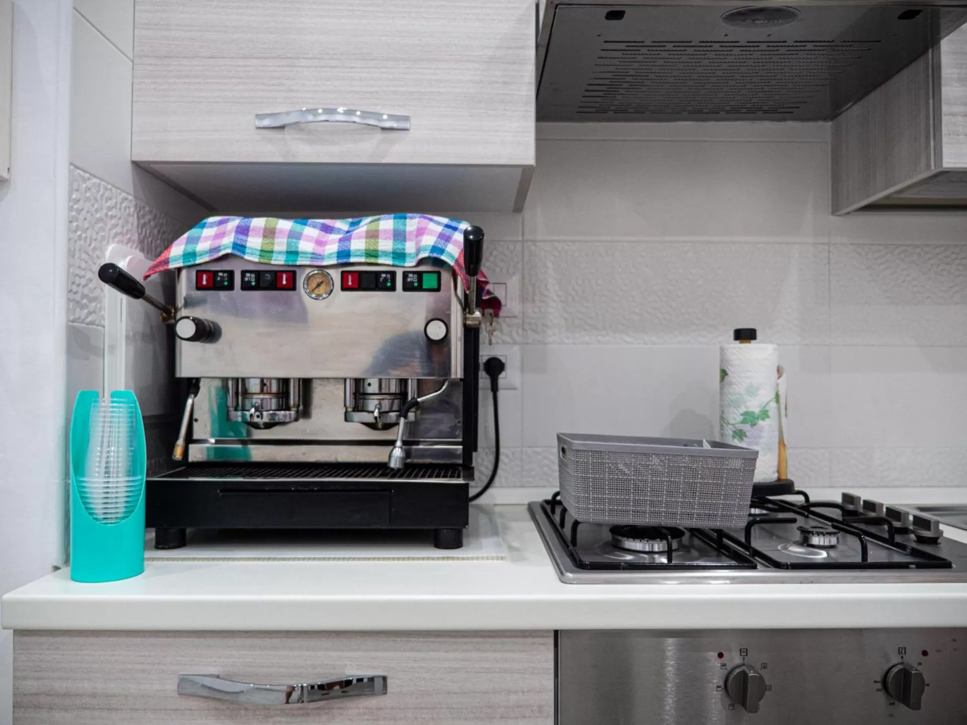 Coffee/tea facilities, Kitchen/Kitchenette in biRose B&B