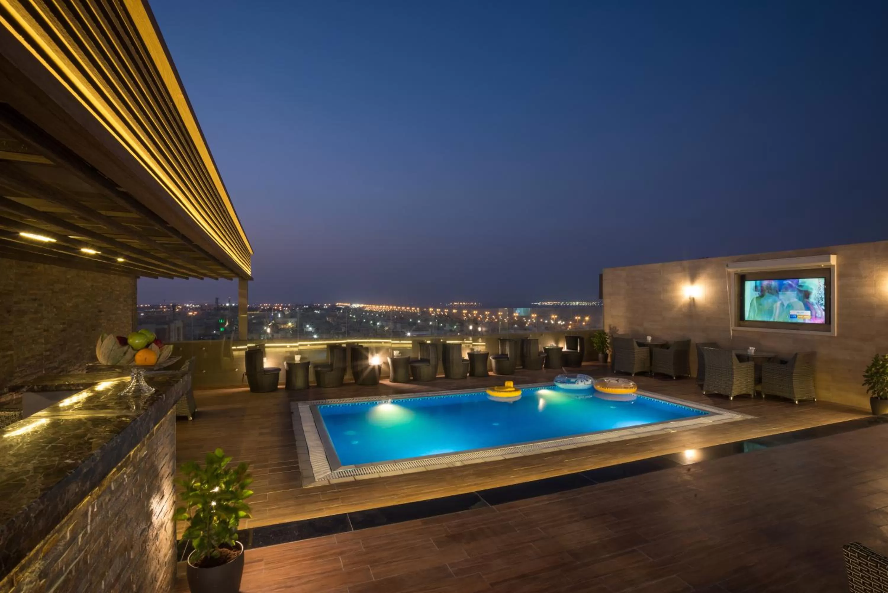 Lounge or bar in Naviti Warwick Dammam