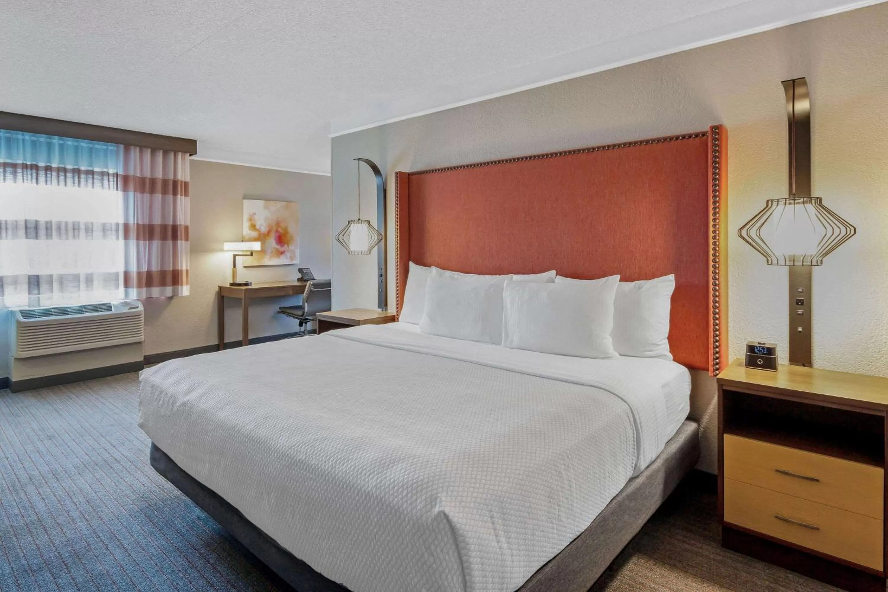 Photo of the whole room in La Quinta by Wyndham San Francisco Airport North - Free Airport Shuttle