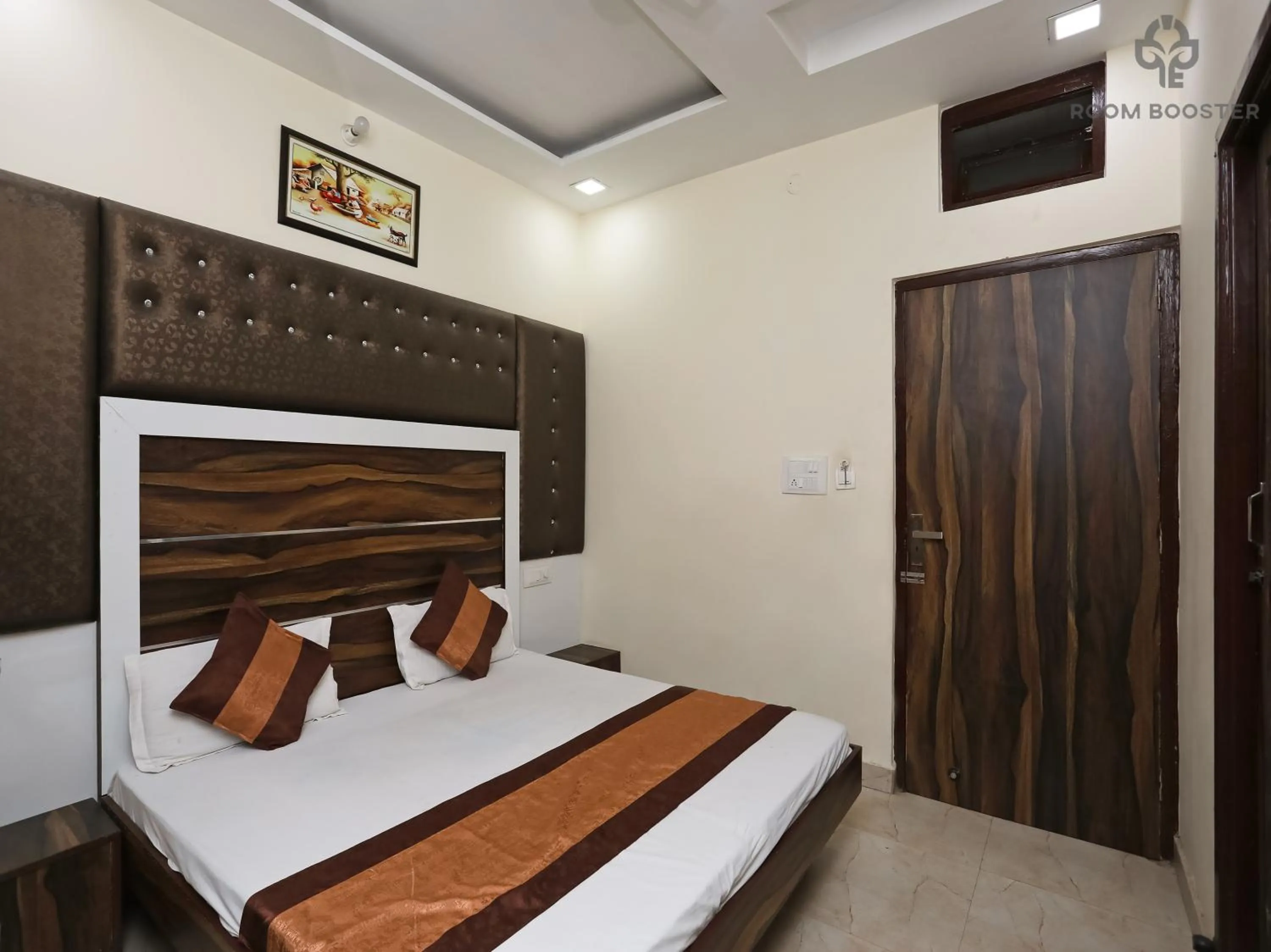 Bed in Hotel Sehmi's Best Rest Inn