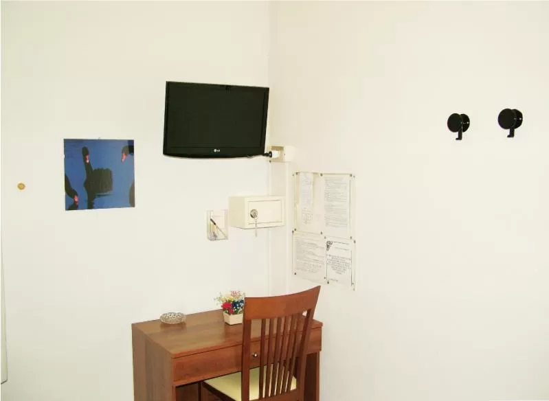 TV and multimedia in Hotel Tuscolano