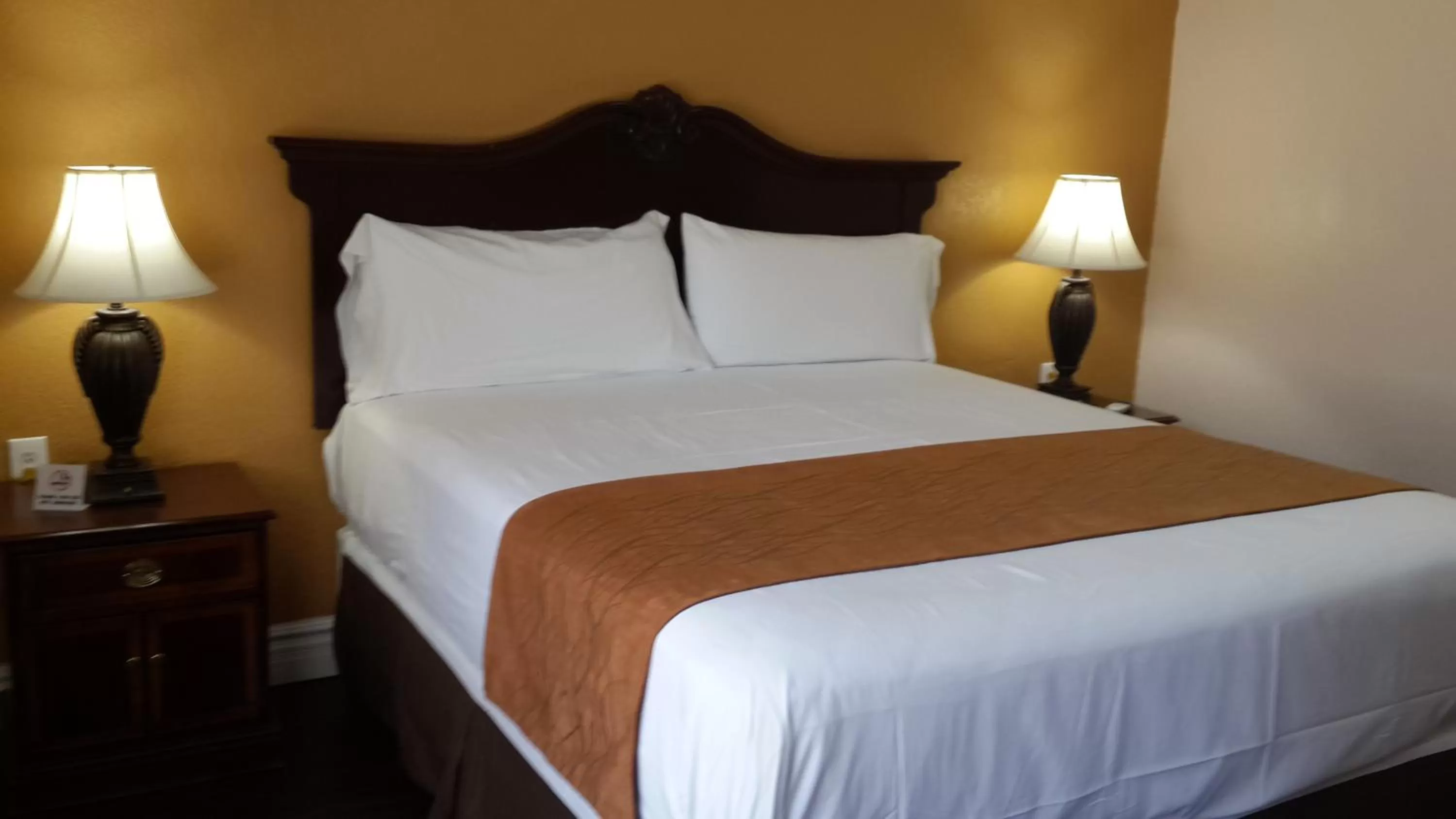 Bed in American Regency Inn