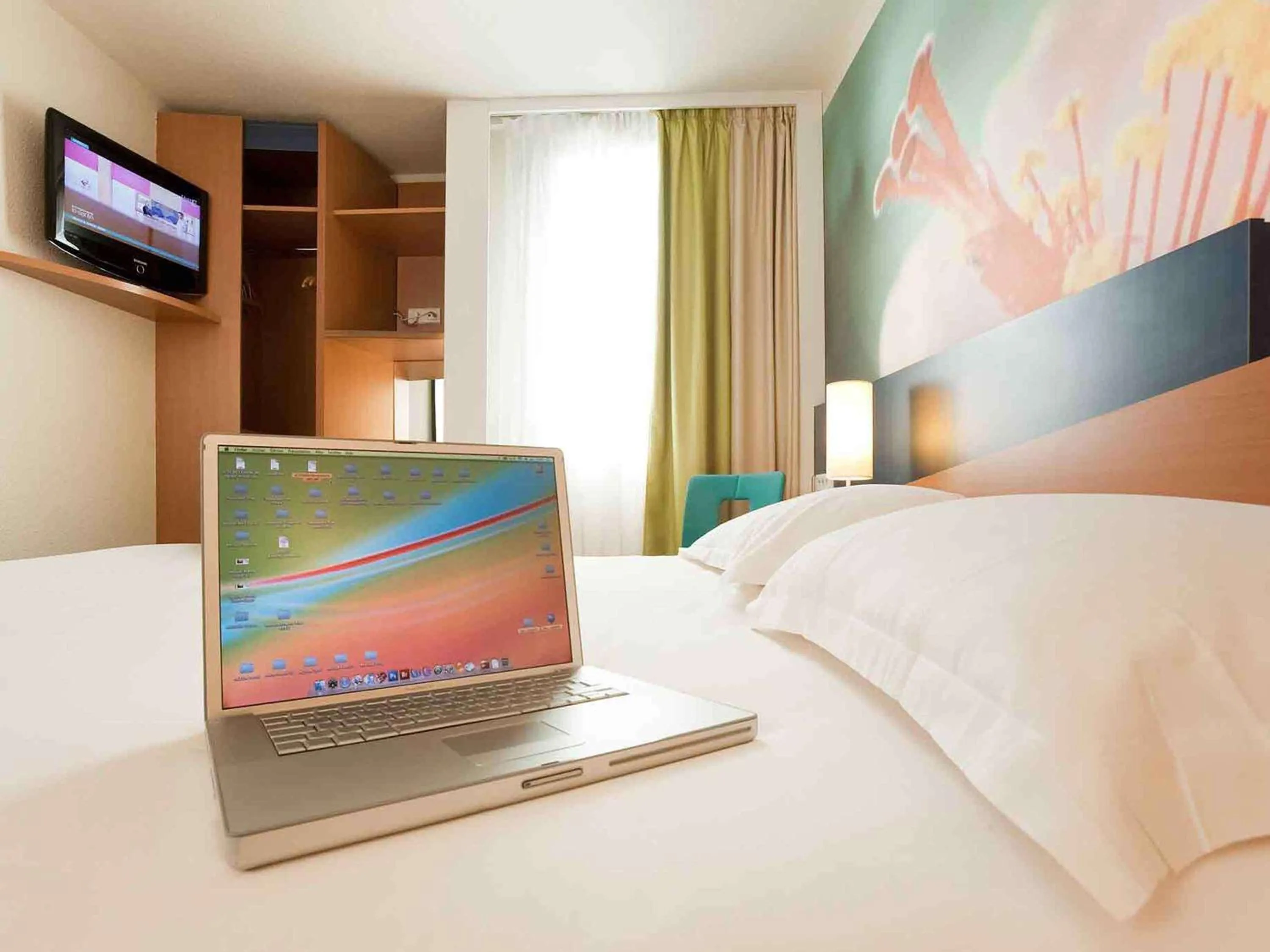 Photo of the whole room, Bed in ibis Styles Orléans