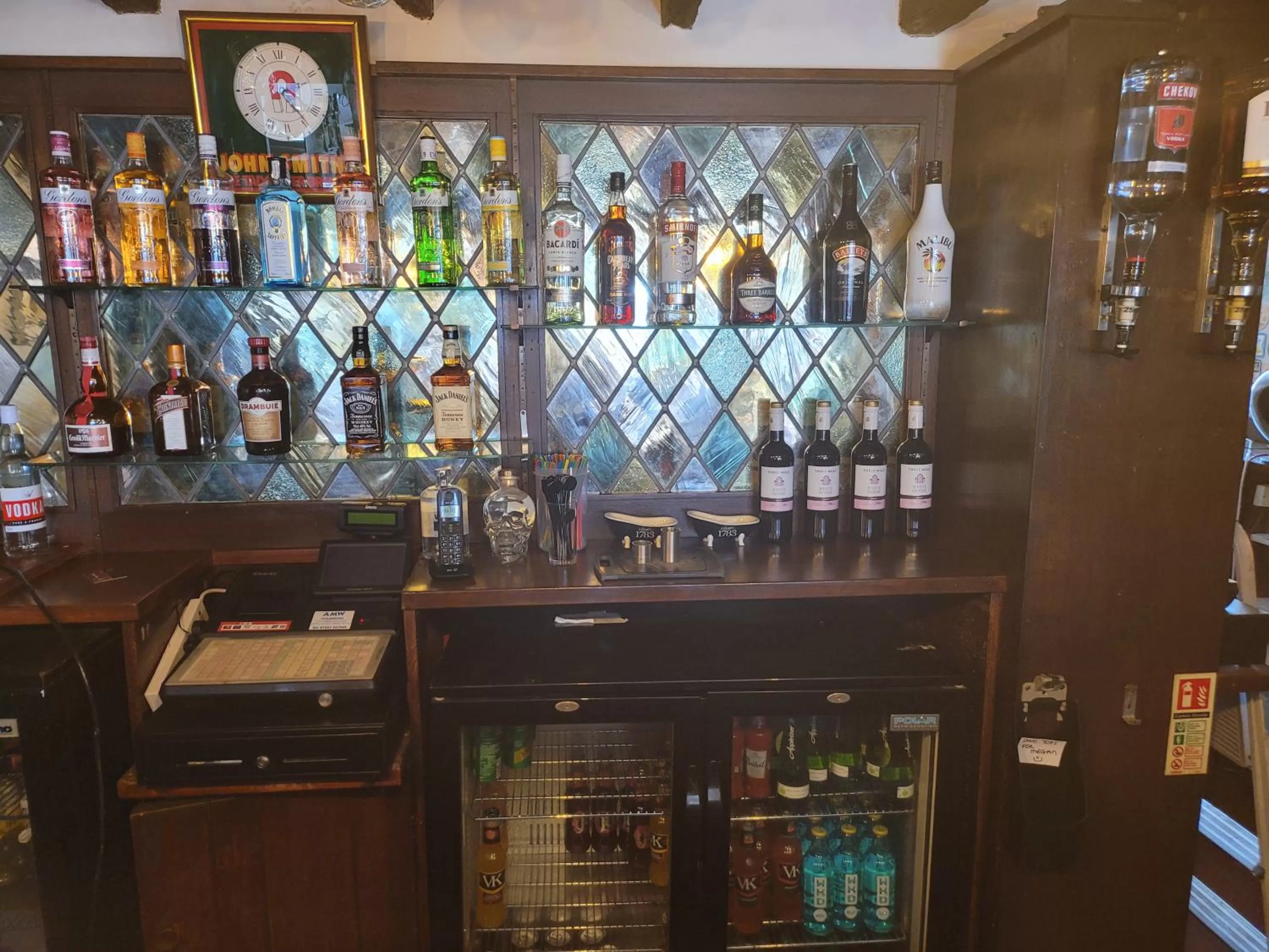 the jackdaw pub SELF CATERING STATIC CARAVAN free breakfast supplied