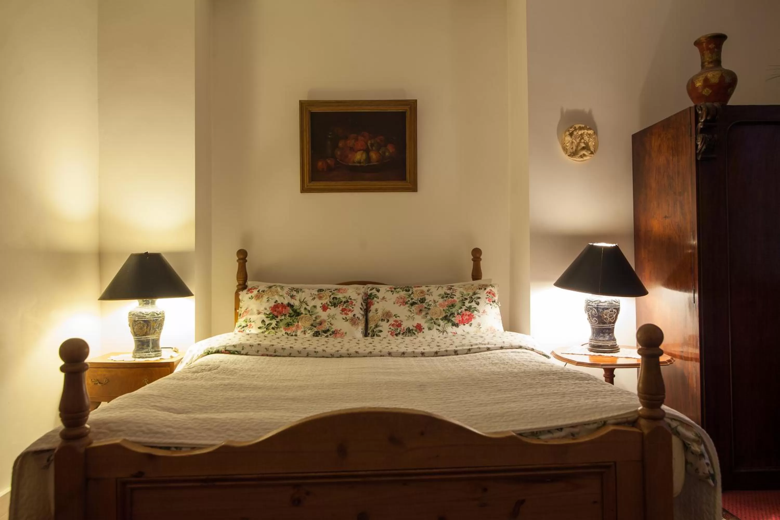 Bed in Dawson Place, Juliette's Bed and Breakfast