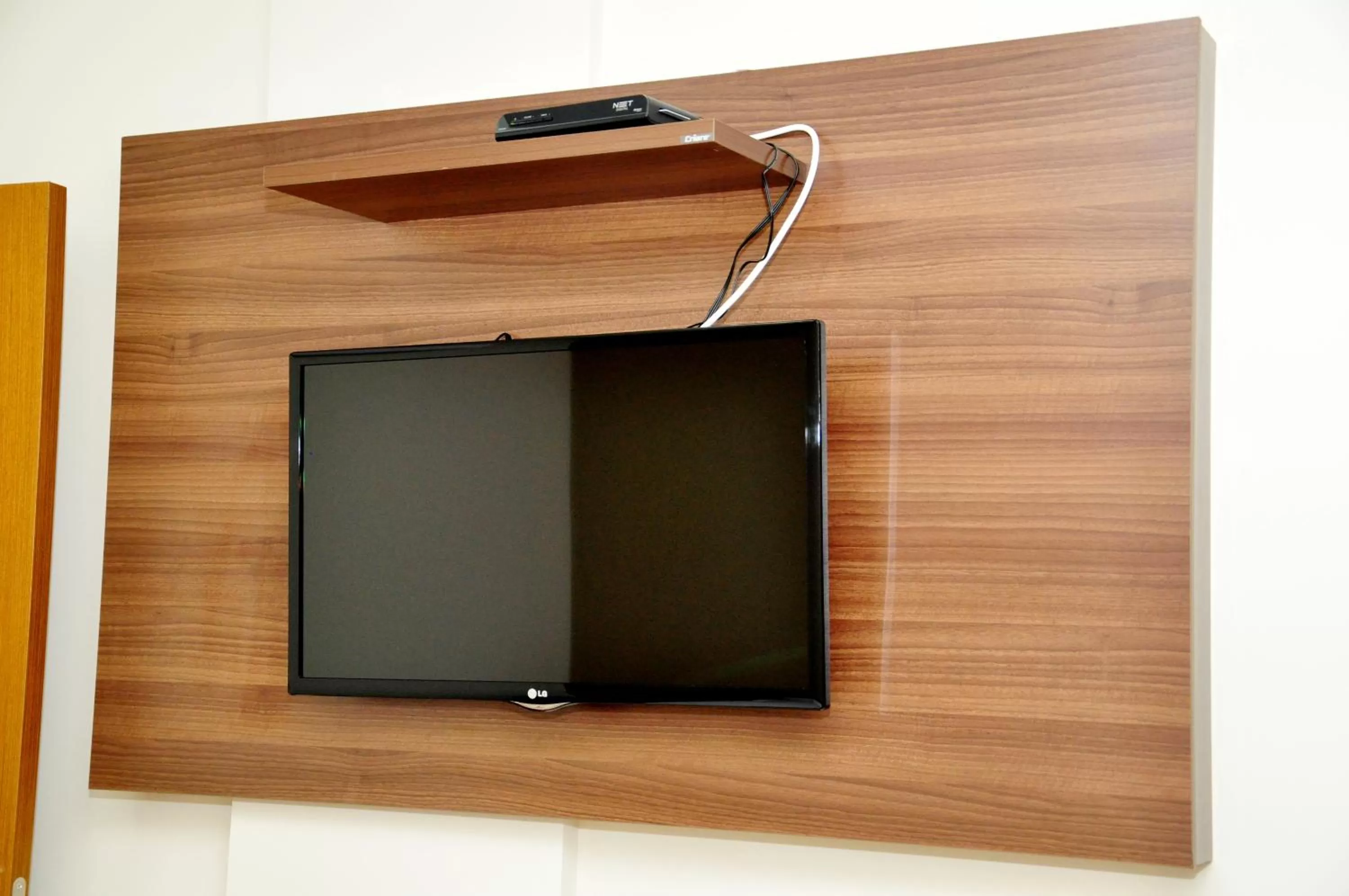 TV and multimedia, TV/Entertainment Center in Hotel Mohave