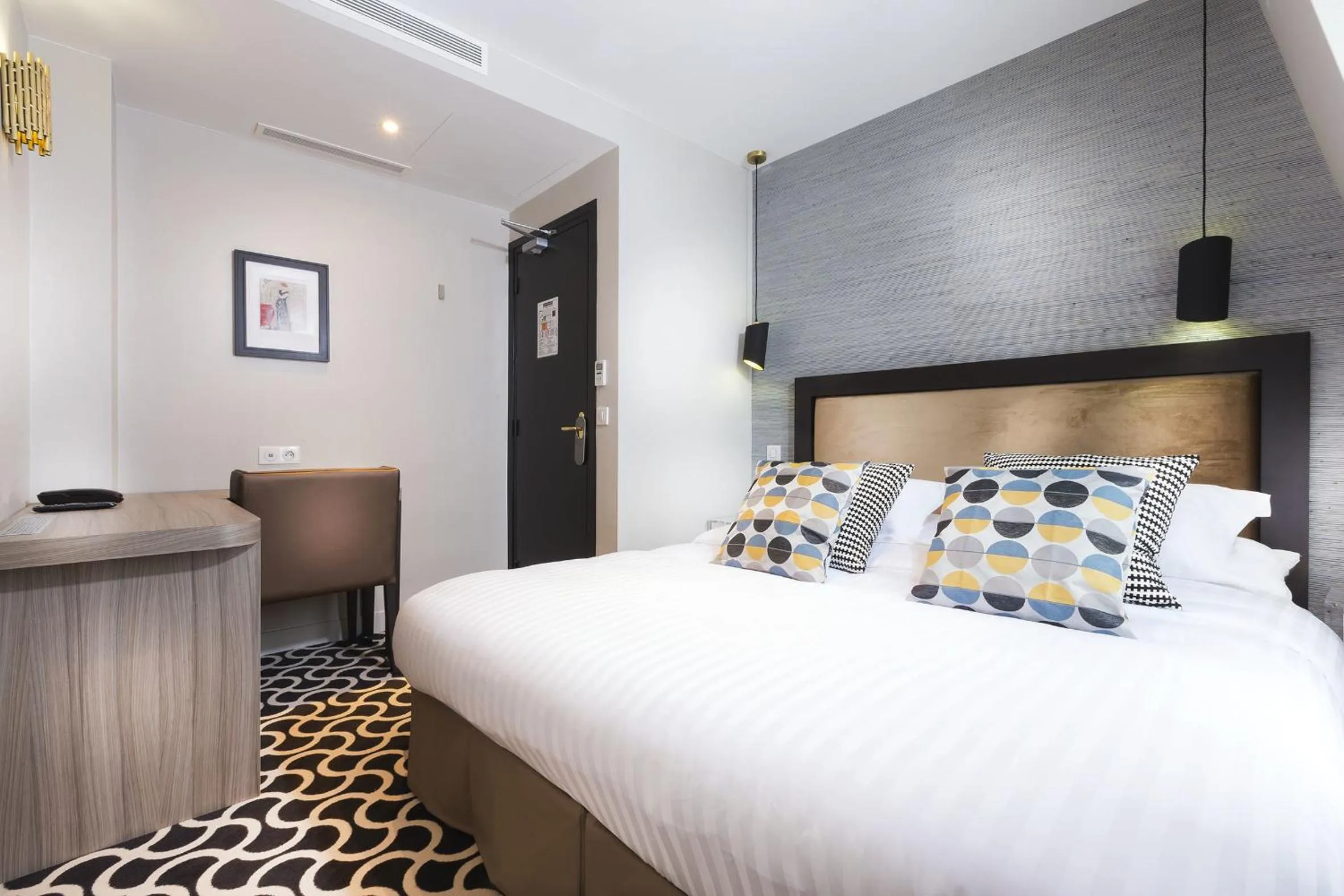 Bedroom, Bed in Hôtel International Paris