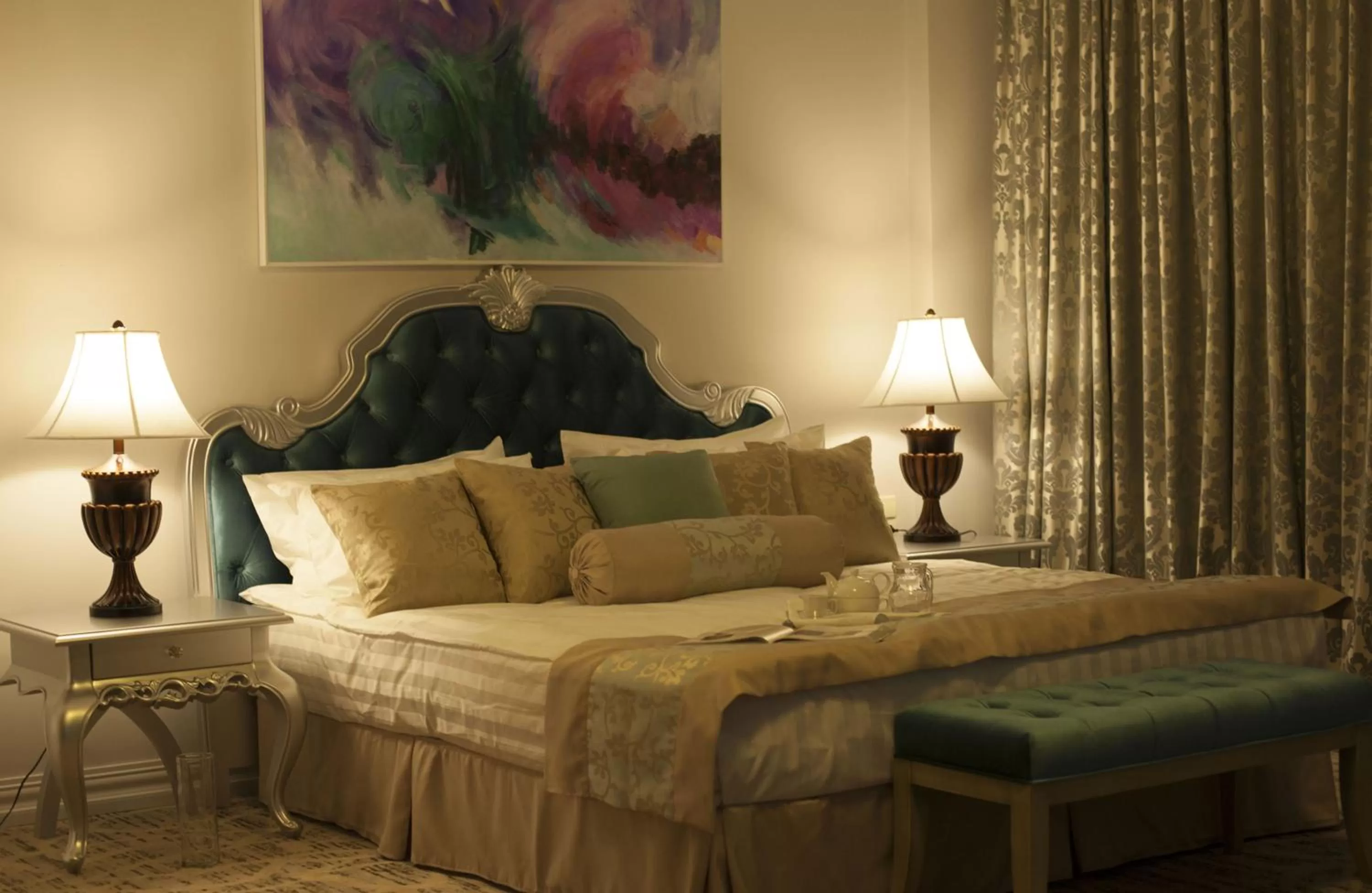 Bed in Bristol Central Park Hotel