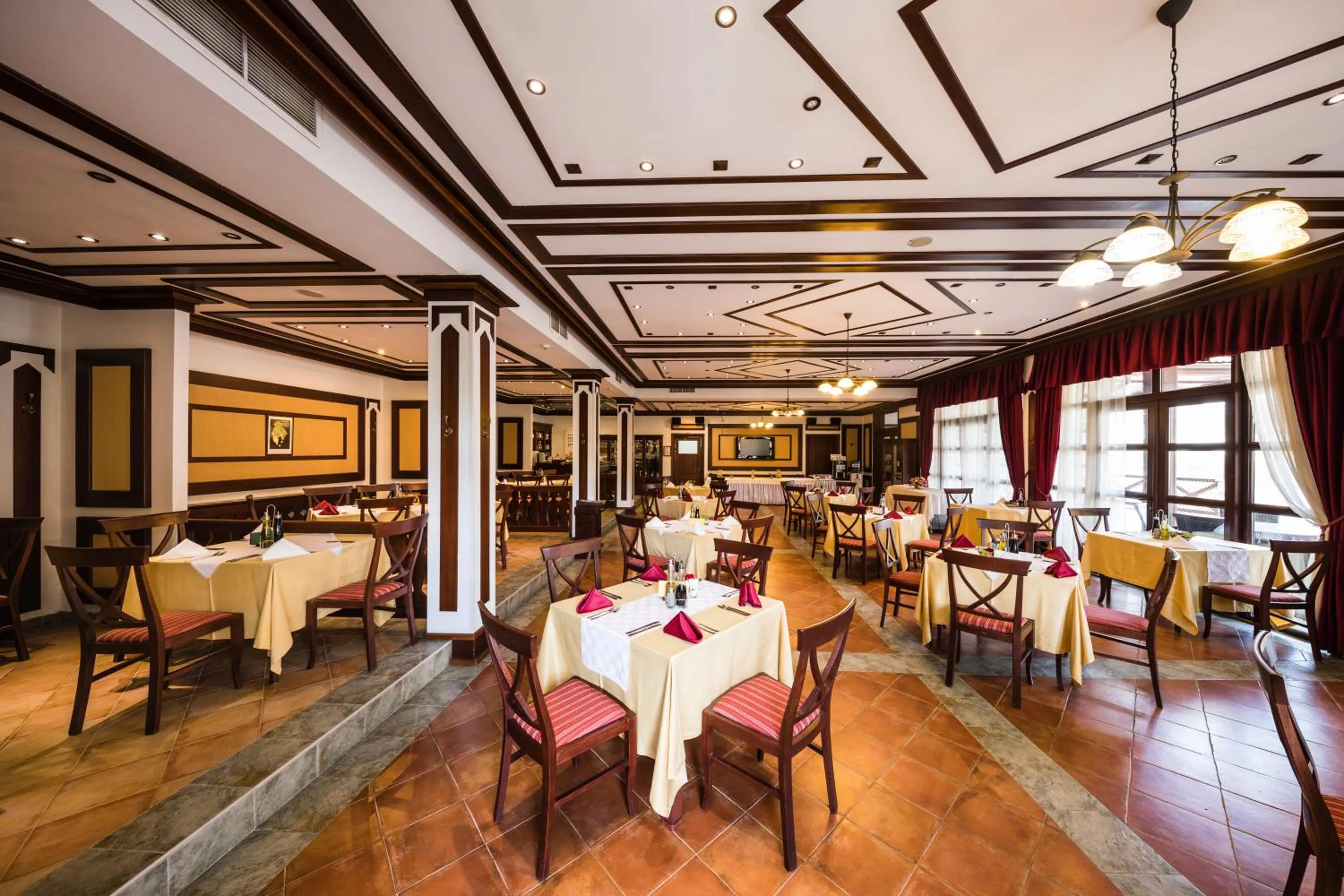 Restaurant/places to eat in SPA Hotel Ismena