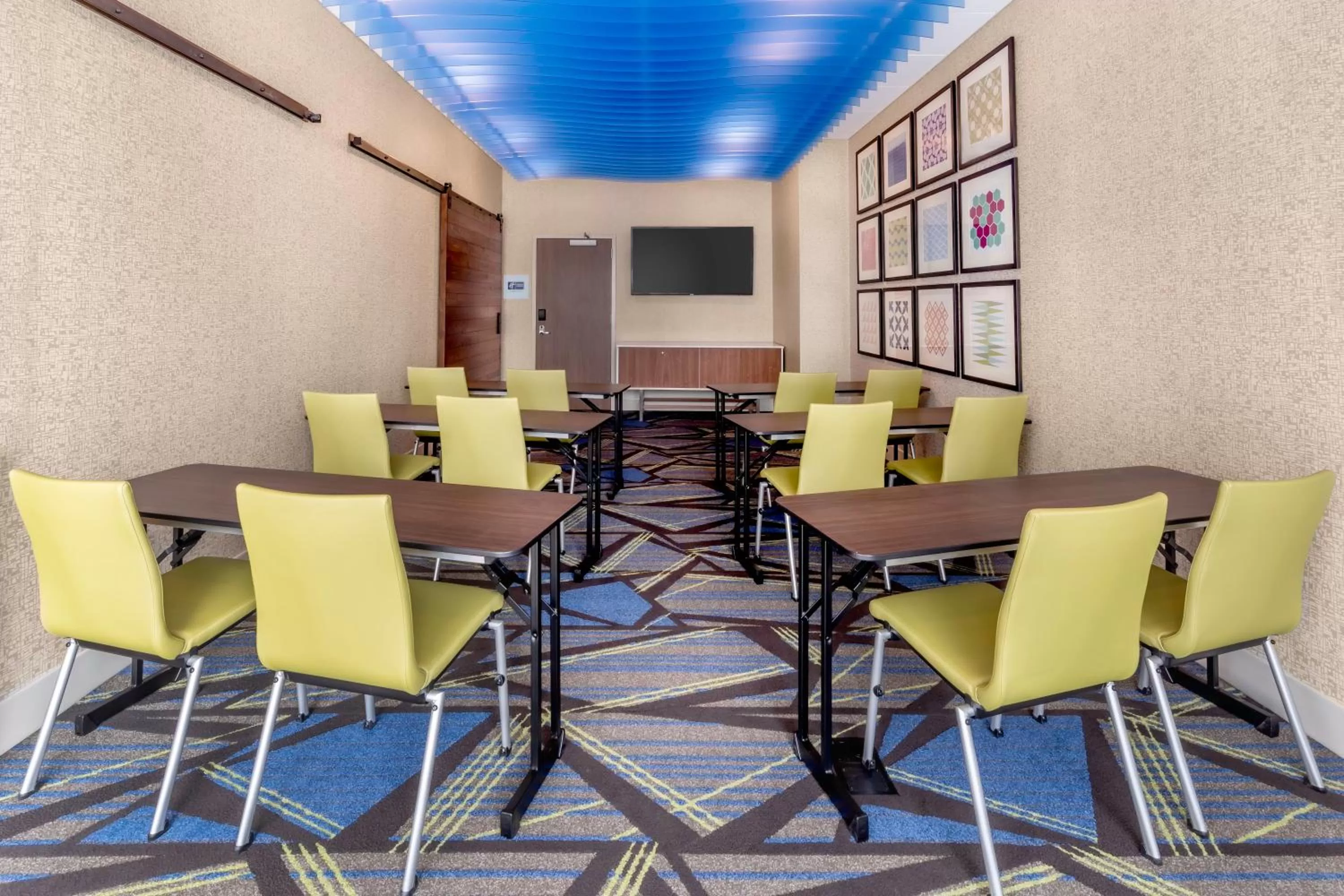 Meeting/conference room in Holiday Inn Express & Suites - Milwaukee West Allis by IHG