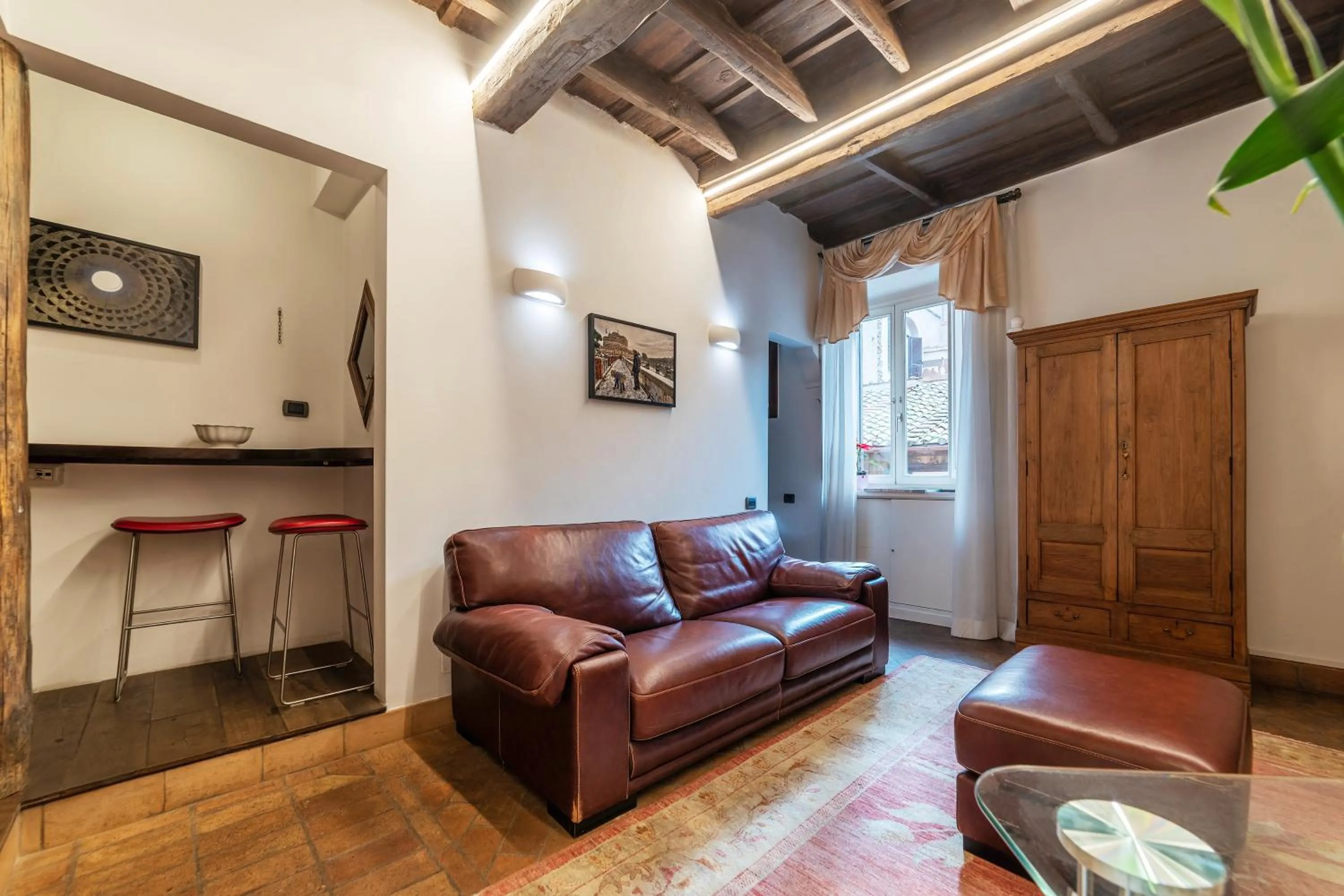 Communal lounge/ TV room in Luxury Trastevere