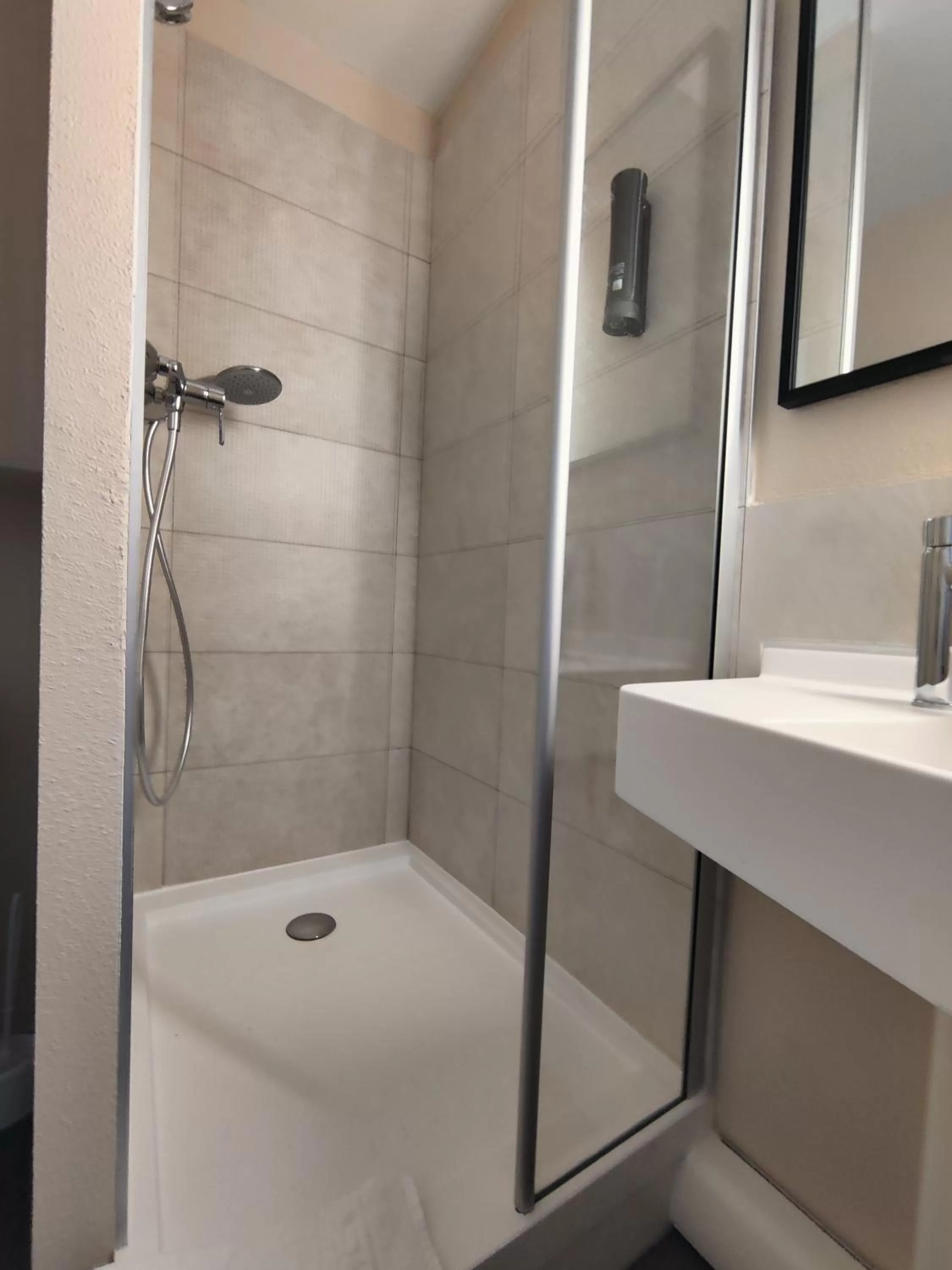 Bathroom in B&B HOTEL La Rochelle Centre Les Minimes