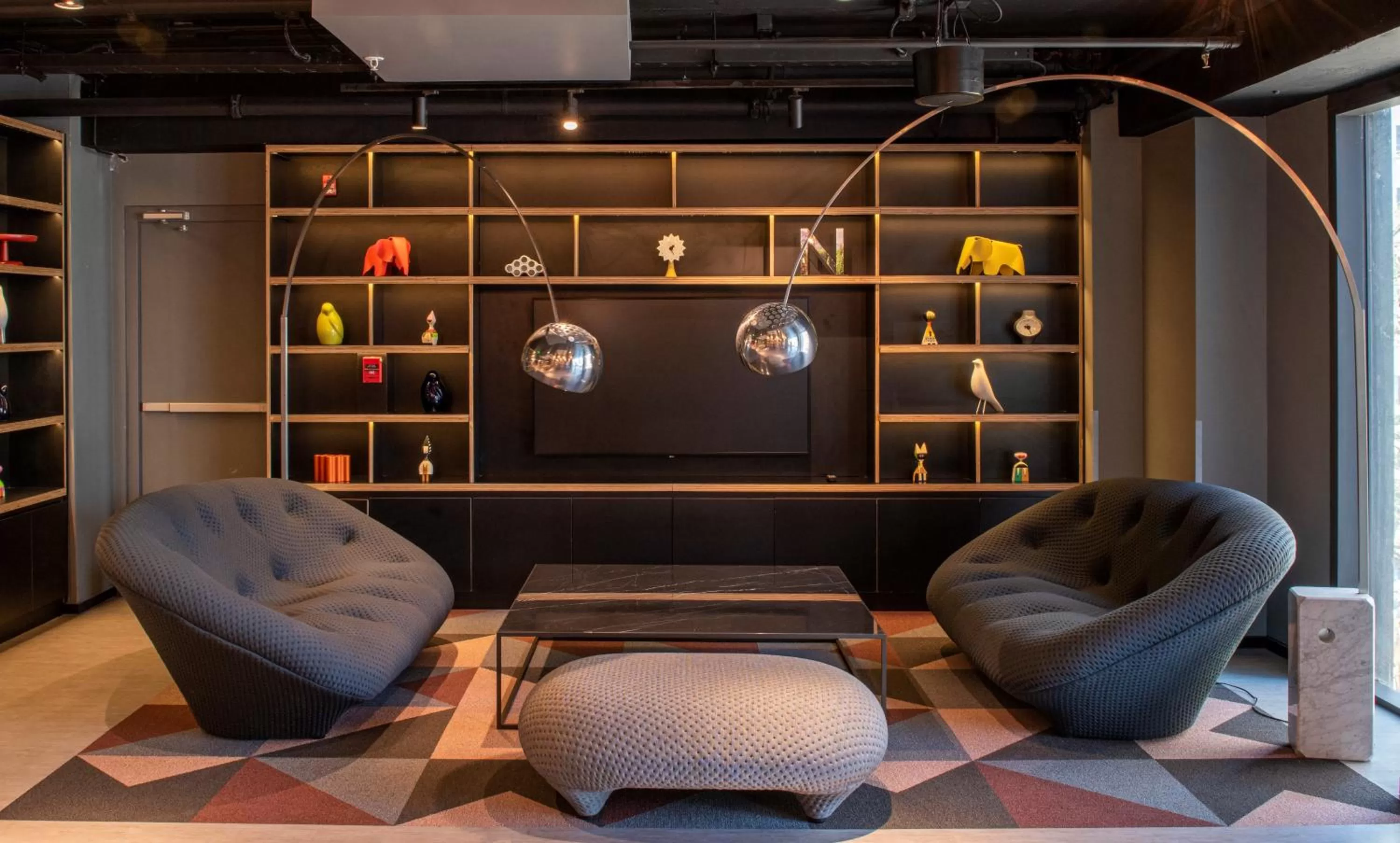 Library in Hotel Nodo - El hotel que respira