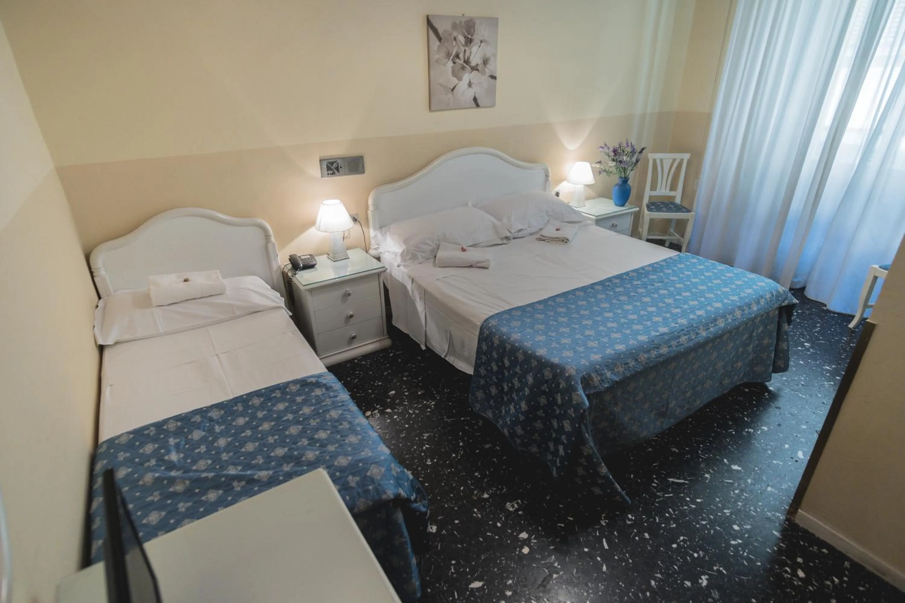 Bed in Hotel Victoria