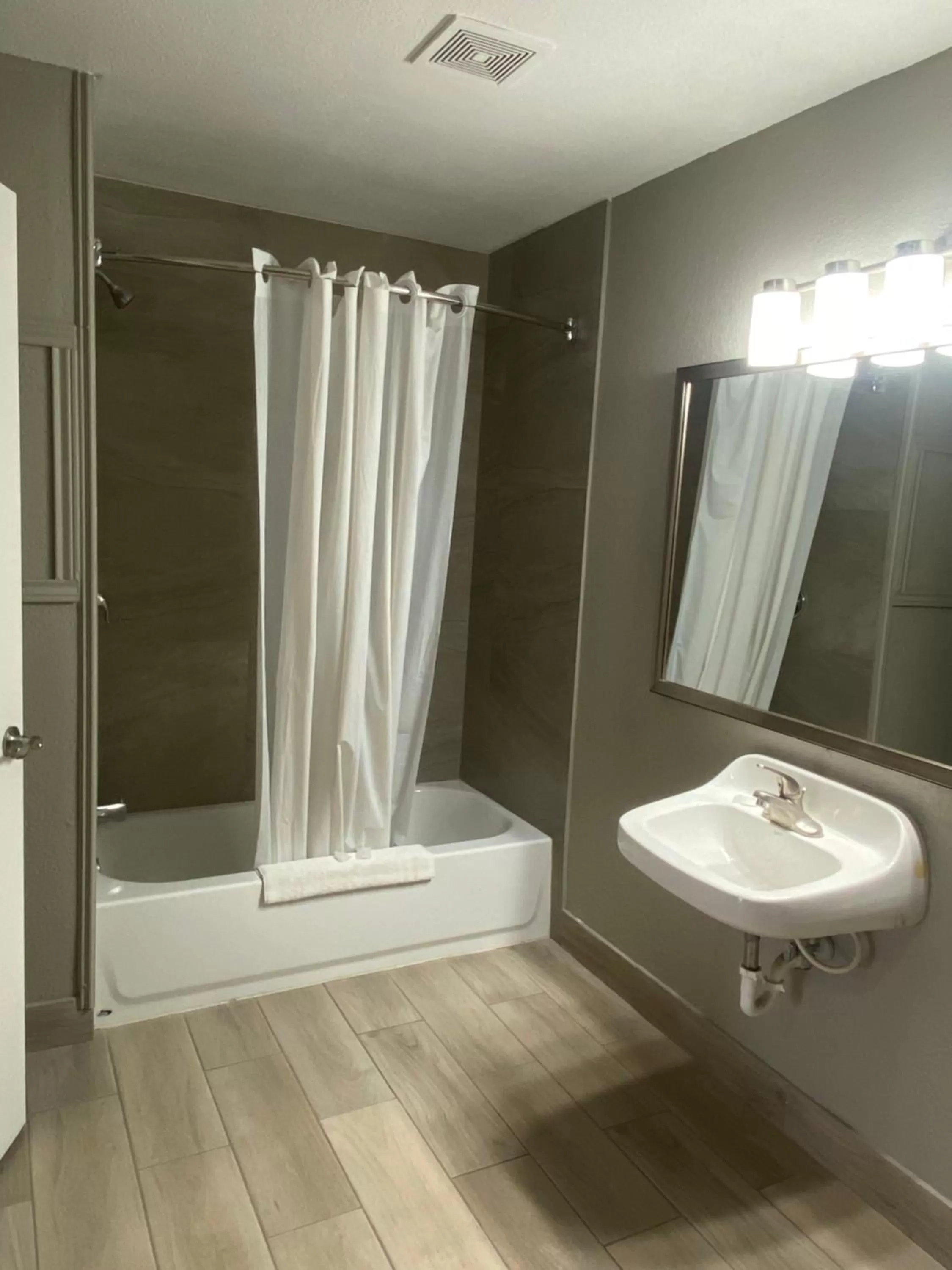 Falcon Executive Inn