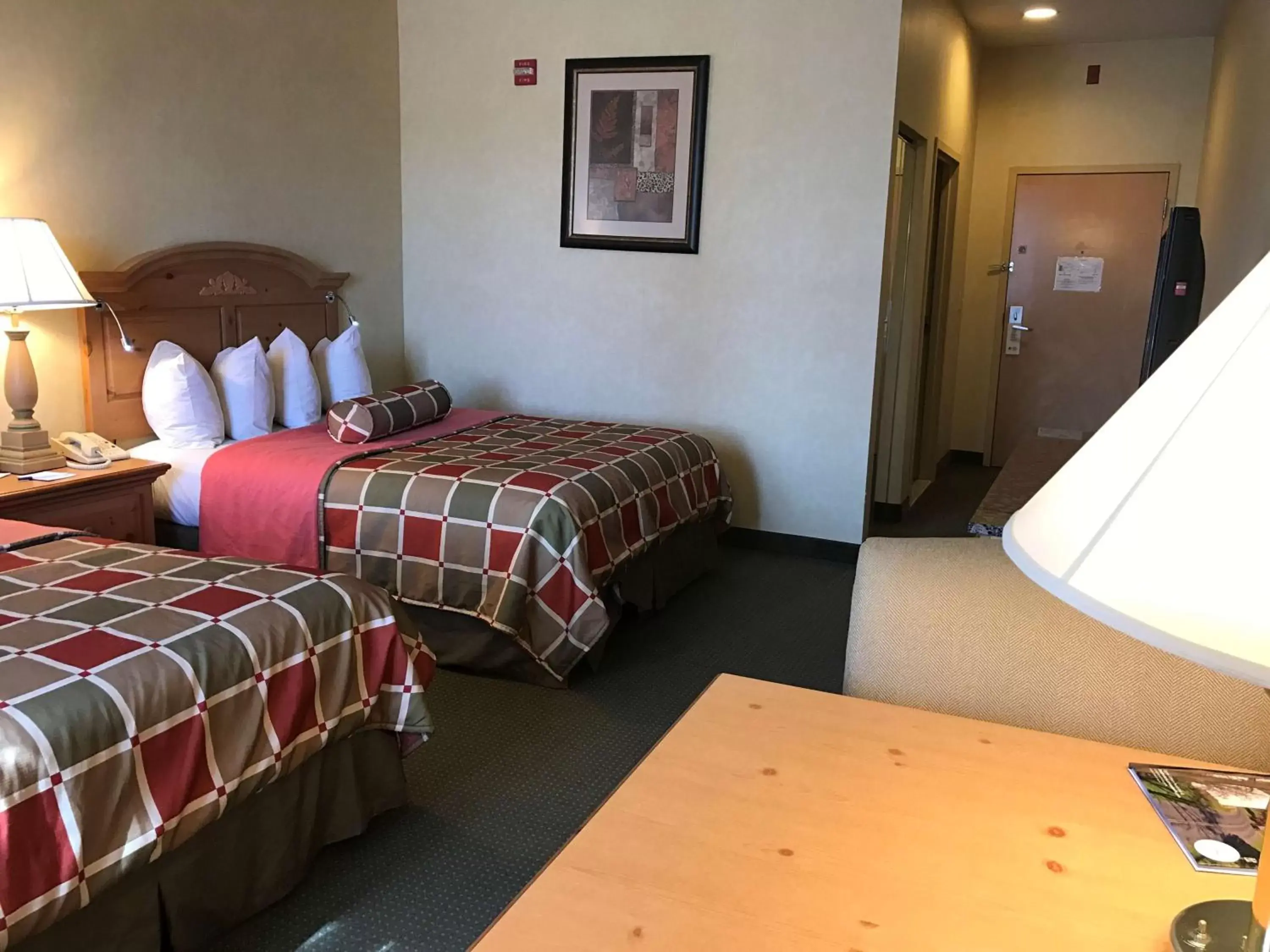 Queen Room with Two Queen Beds and Bathtub - Disability Access/Non-Smoking in Best Western PLUS Revere Inn & Suites Queen Room with Two Queen Beds and Bathtub - Disability Access/Non-Smoking in Best Western PLUS Revere Inn & Suites